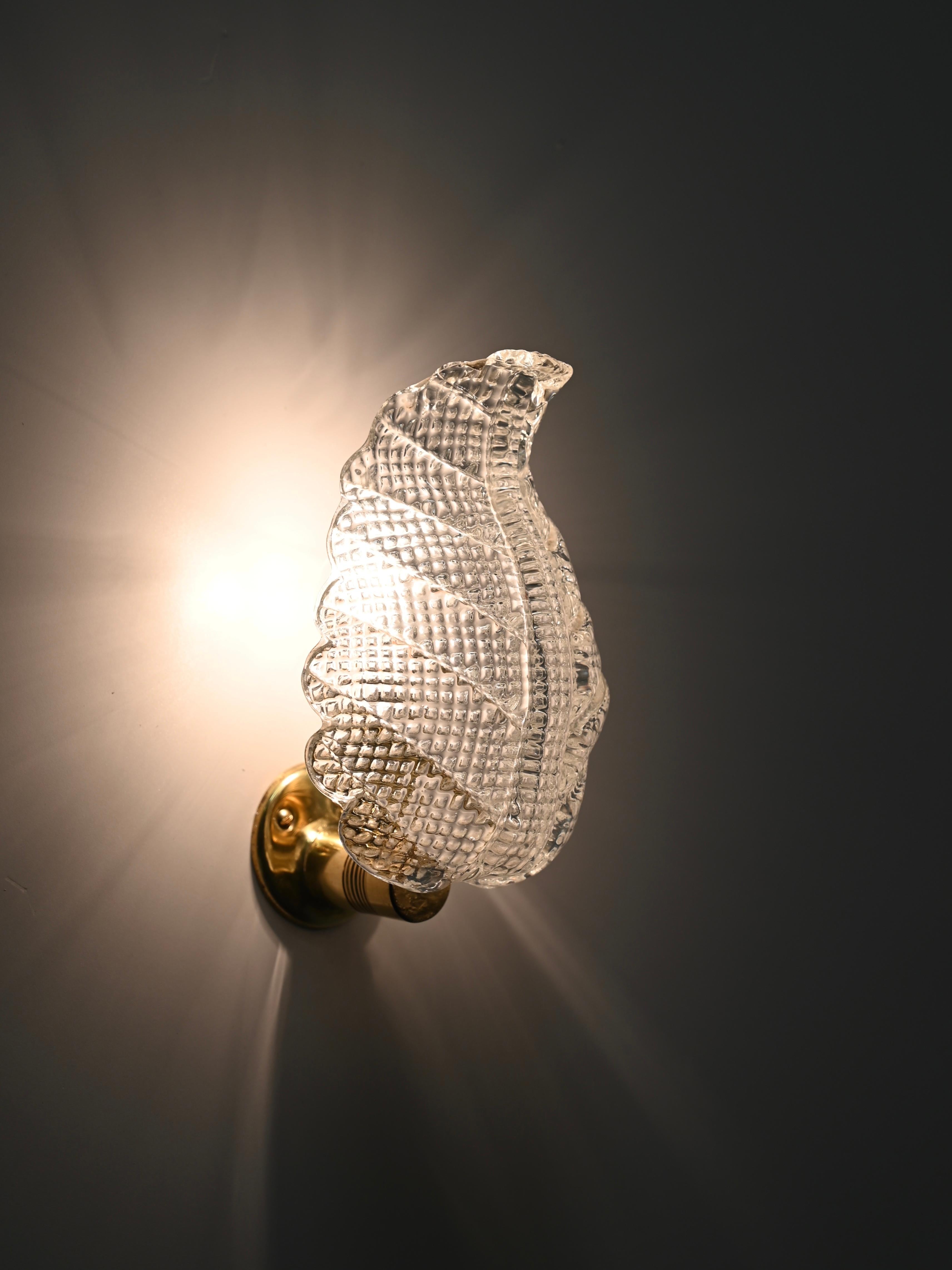 Barovier Coppia di lampade a foglia in vetro di Murano e ottone, Italia, anni '50 in vendita 7