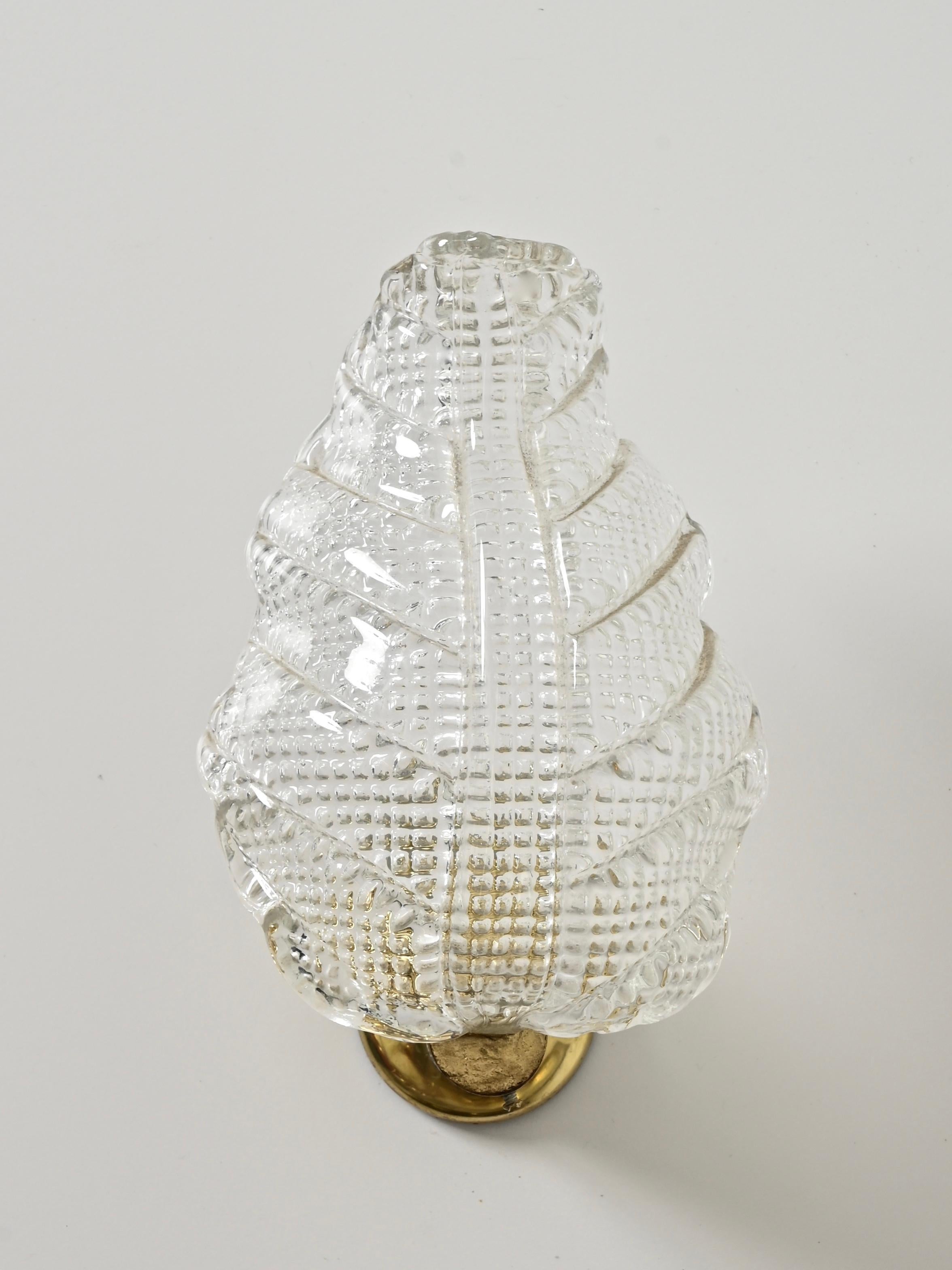 Barovier Coppia di lampade a foglia in vetro di Murano e ottone, Italia, anni '50 In condizioni buone in vendita a Roma, IT