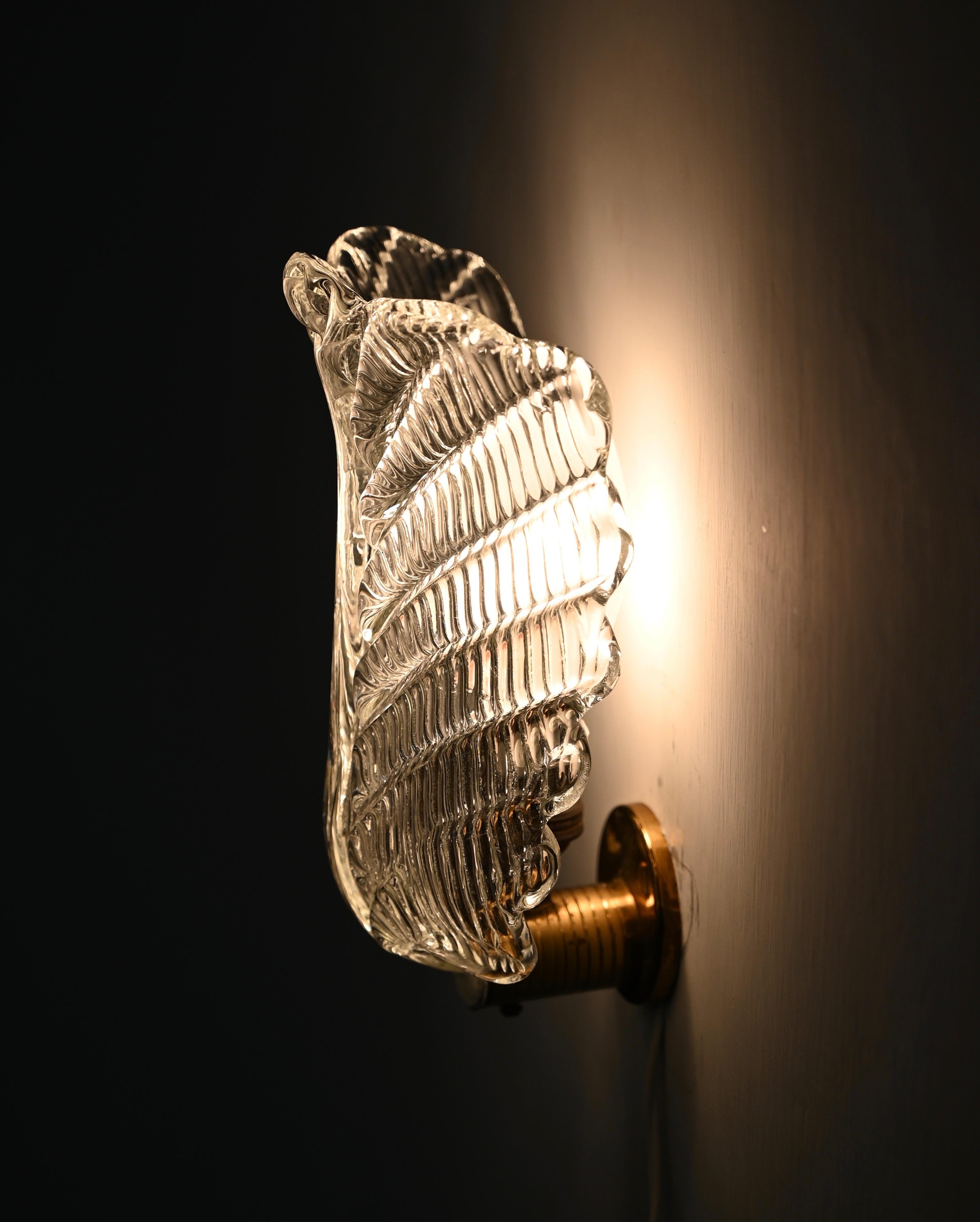 Barovier Coppia di lampade a foglia in vetro di Murano e ottone, Italia anni '50 in vendita 2