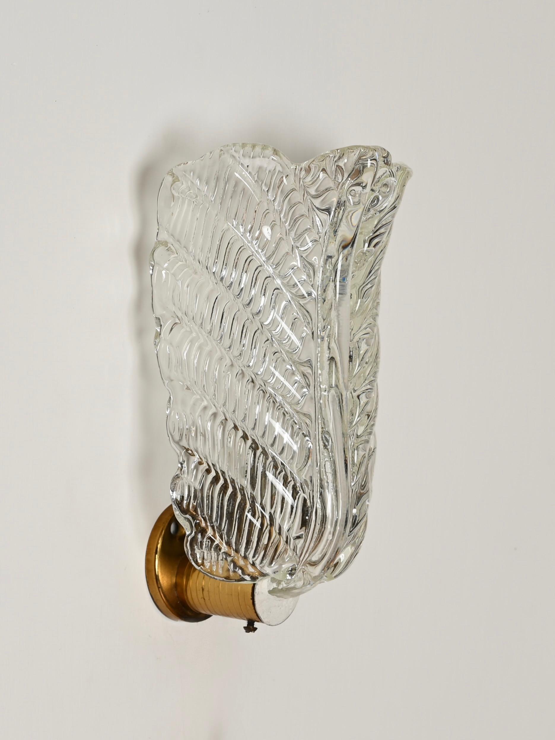 Barovier Coppia di lampade a foglia in vetro di Murano e ottone, Italia anni '50 in vendita 6