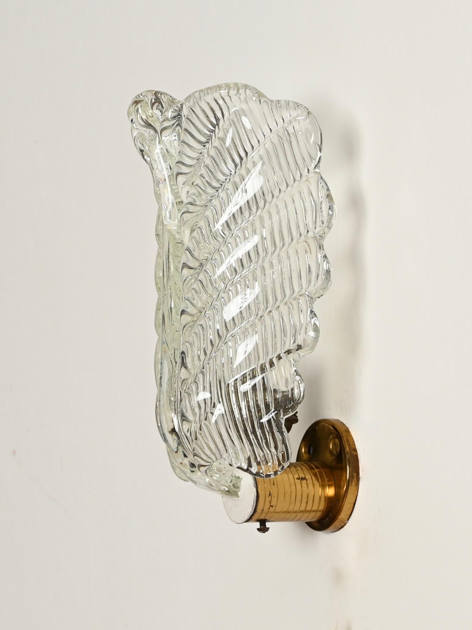 Barovier Coppia di lampade a foglia in vetro di Murano e ottone, Italia anni '50 in vendita 7