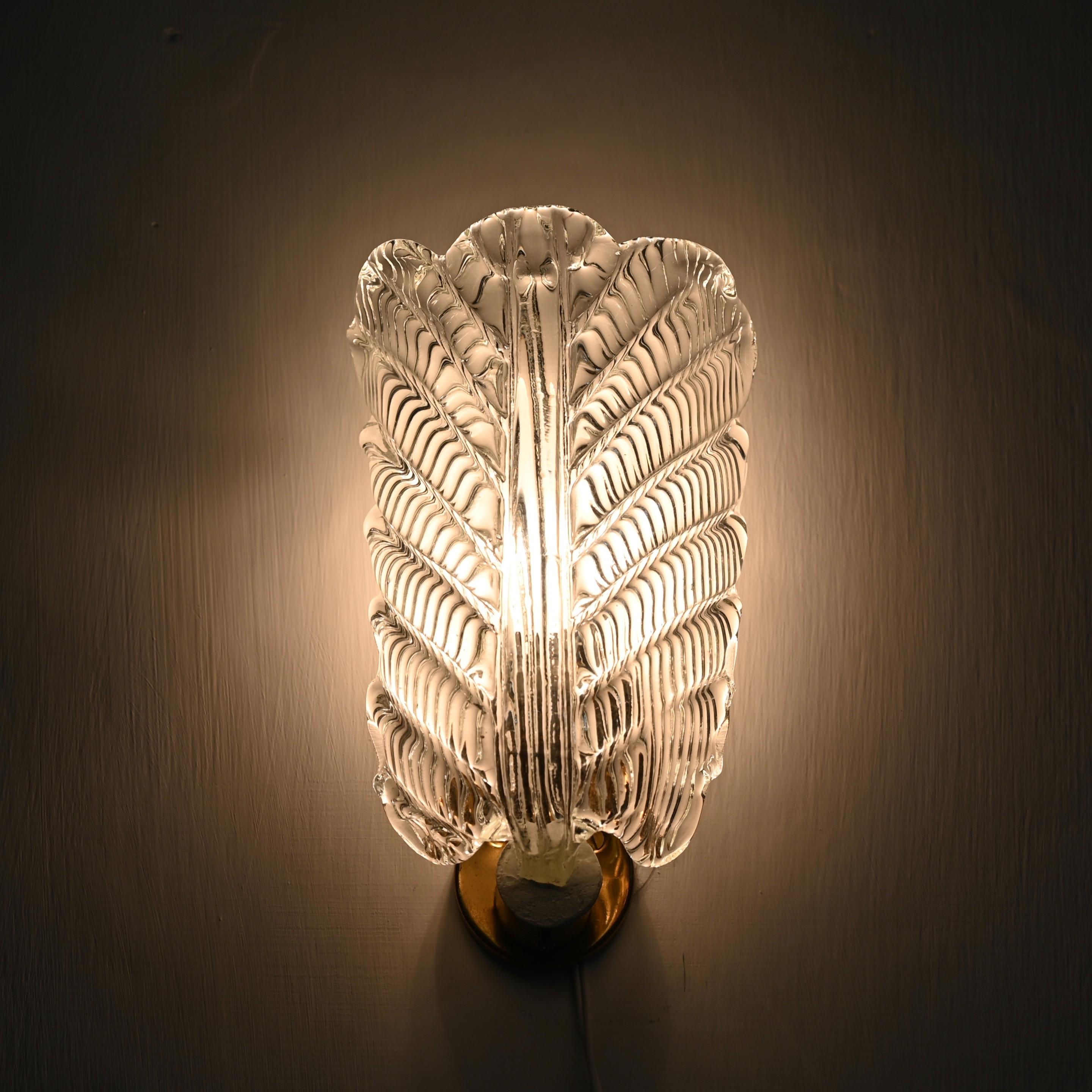 Italiano Barovier Coppia di lampade a foglia in vetro di Murano e ottone, Italia anni '50 in vendita