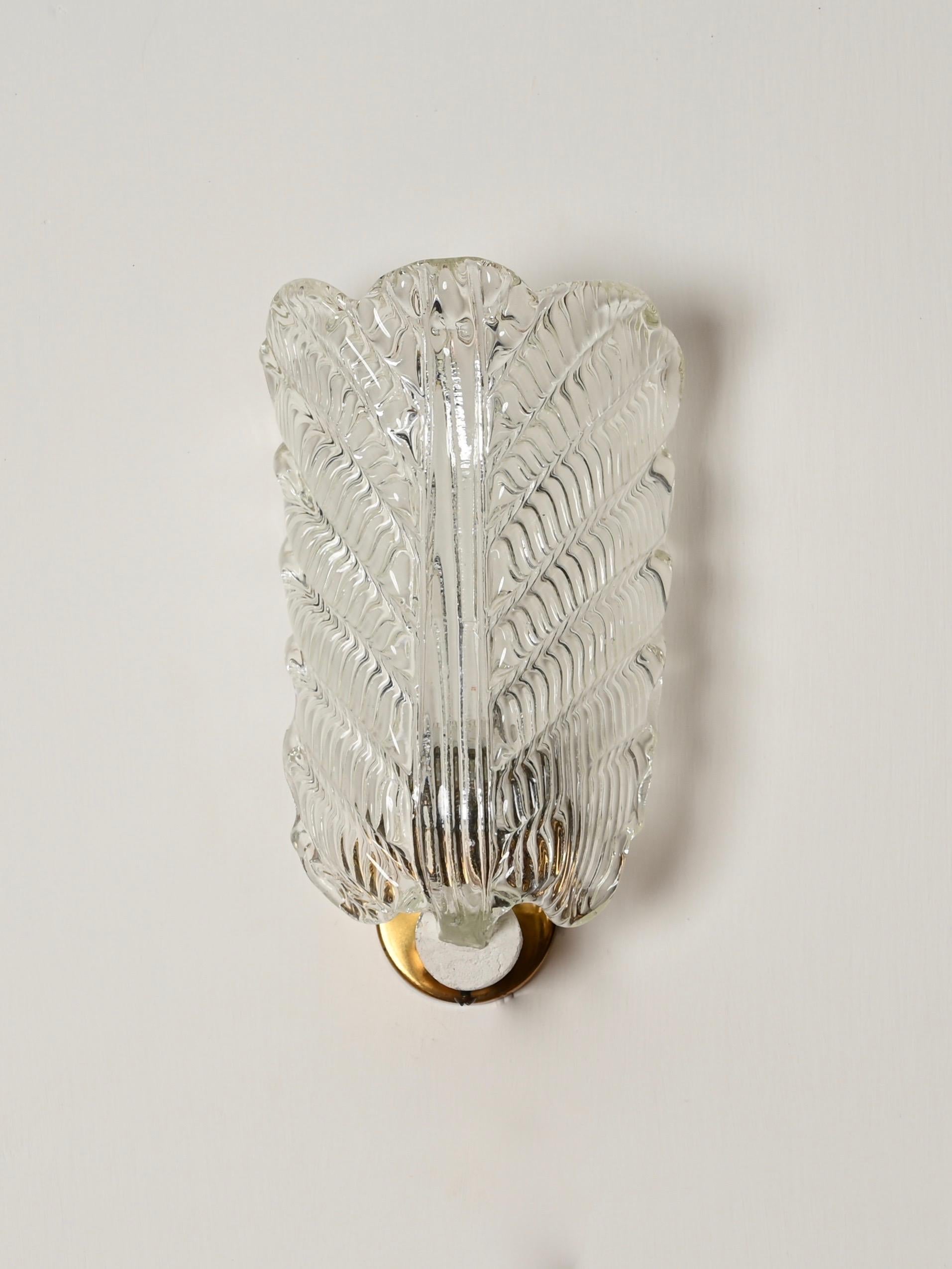 Metà XX secolo Barovier Coppia di lampade a foglia in vetro di Murano e ottone, Italia anni '50 in vendita