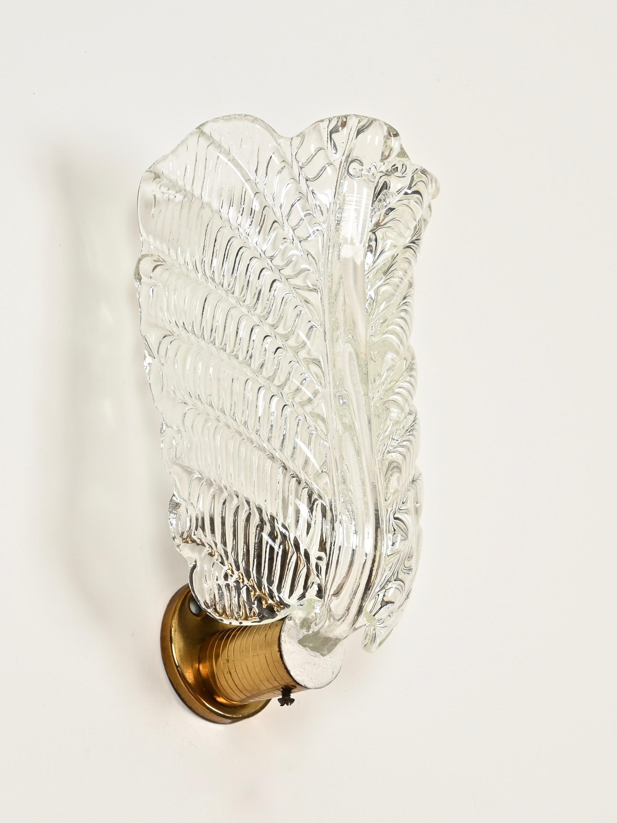 Barovier Coppia di lampade a foglia in vetro di Murano e ottone, Italia anni '50 in vendita 1