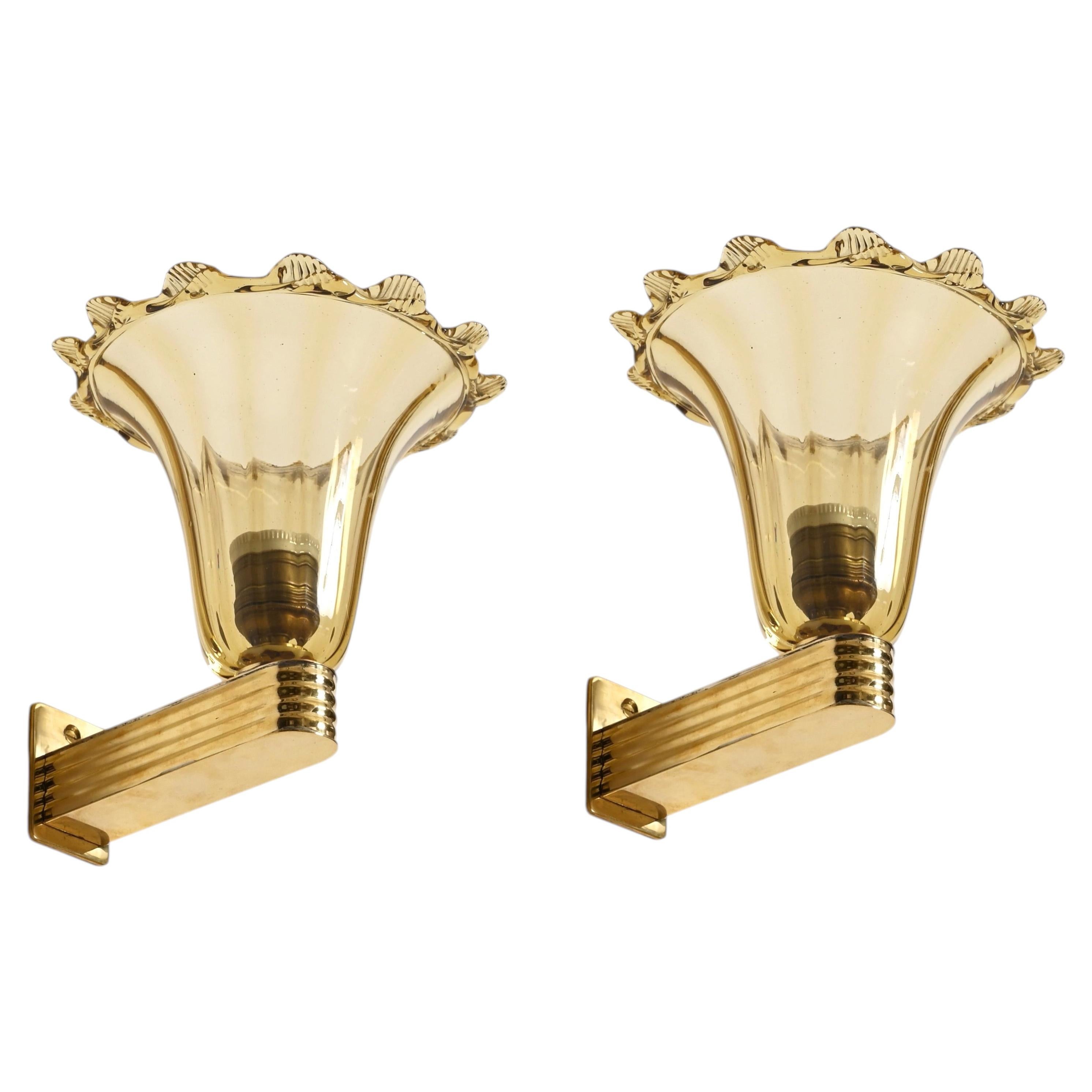 Barovier Pair of Murano Glass and Brass Flower Sconces, Italy 1940s