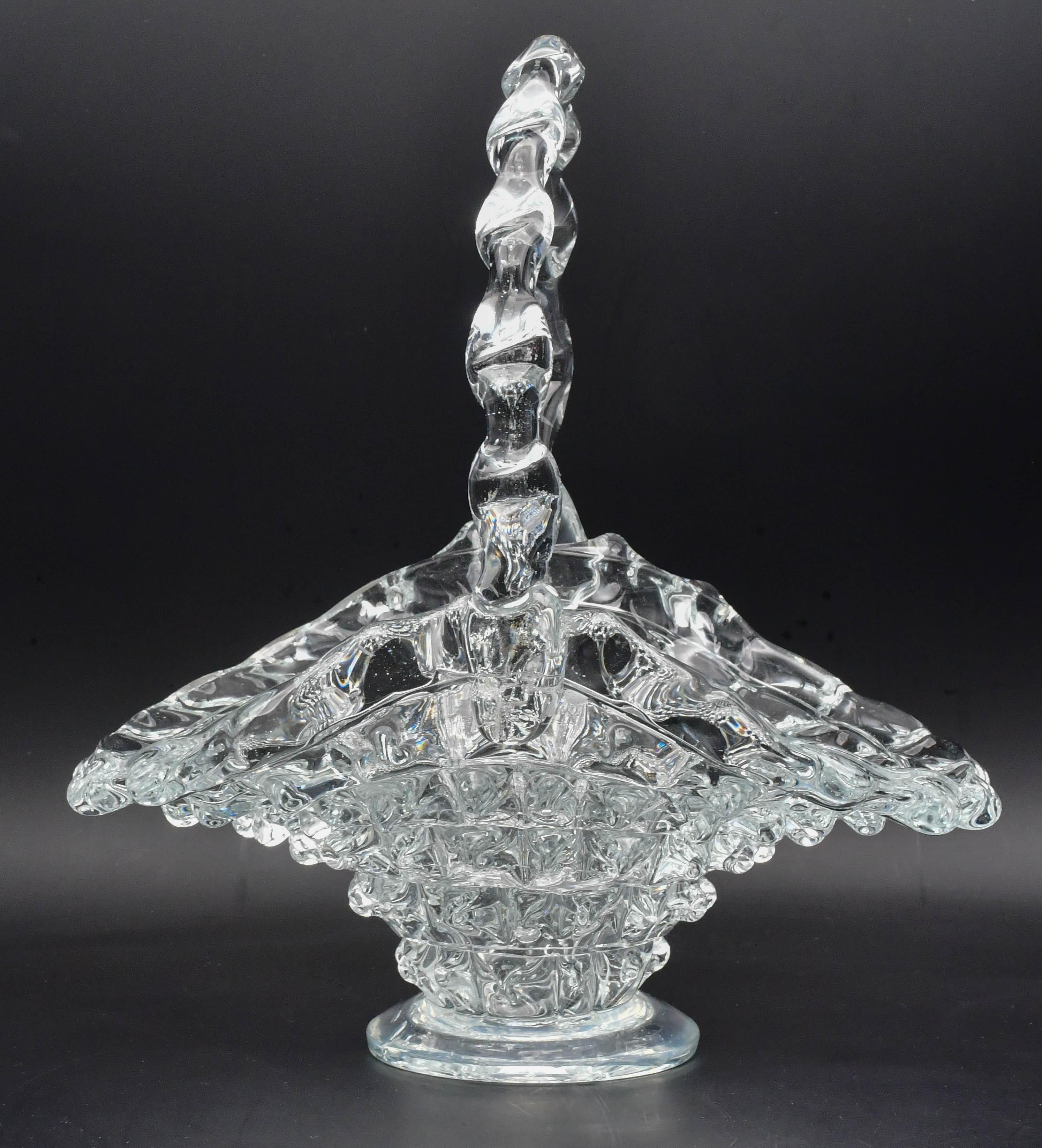 Vaso a cesto in vetro trasparente di Ercole Barovier.
Squisito vaso a cesto in vetro artistico di Murano Rostrato.
Ercole Barovier per Barovier&Toso. Italia, circa anni '40.
Condizioni vintage perfette.
Dimensioni: 28 cm di altezza, 28 di larghezza,