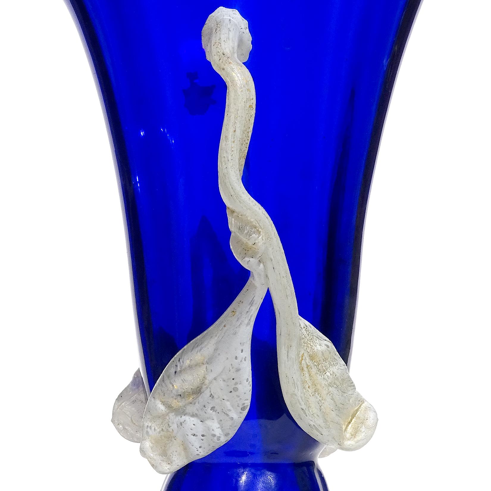 Barovier Seguso Ferro Murano Bleu Blanc Vase à fleurs décoratif en verre d'art italien Bon état - En vente à Kissimmee, FL