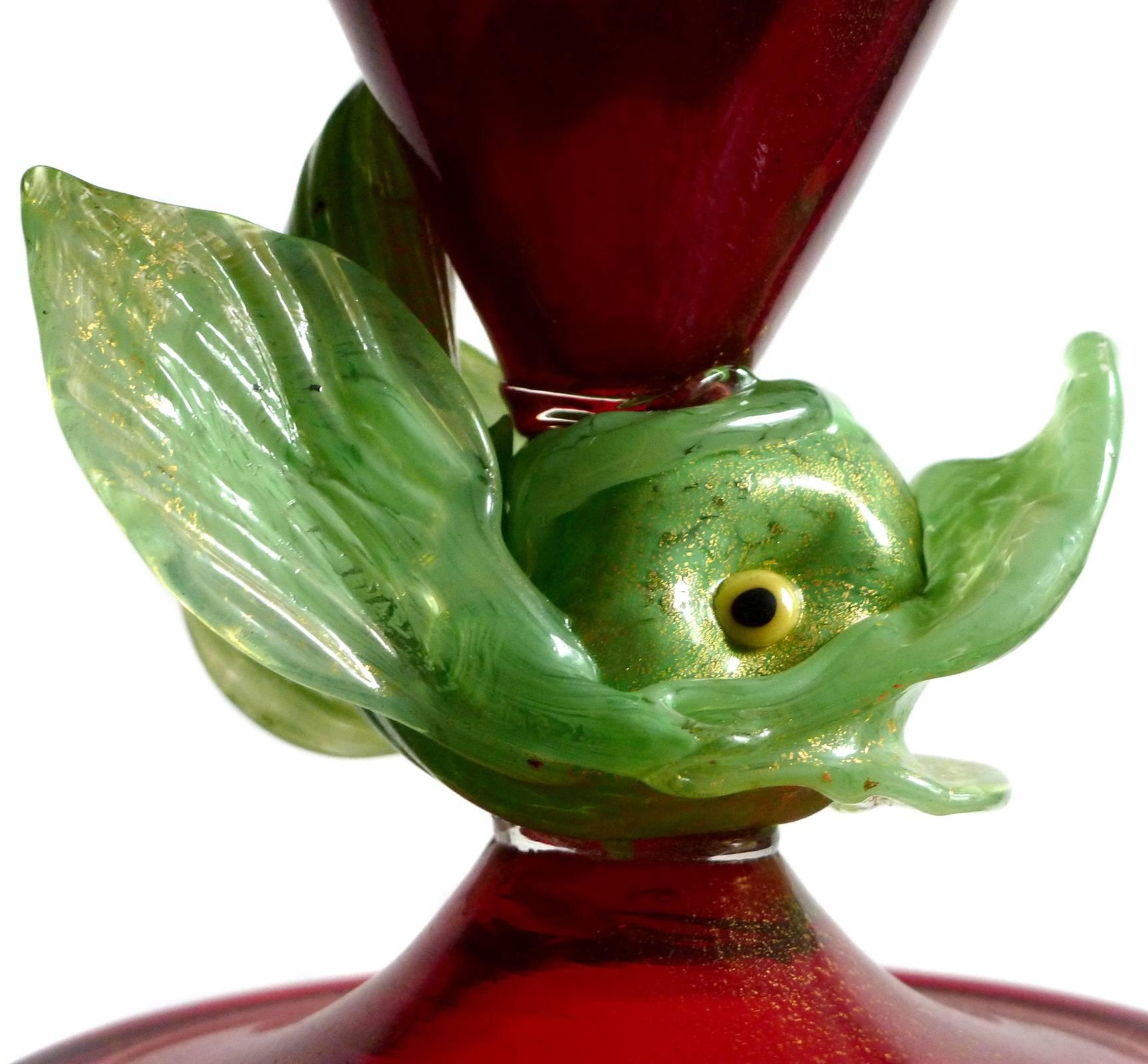 XX secolo Barovier Seguso & Ferro Vaso a stelo di pesce in vetro italiano di Murano con macchie d'oro rosse in vendita