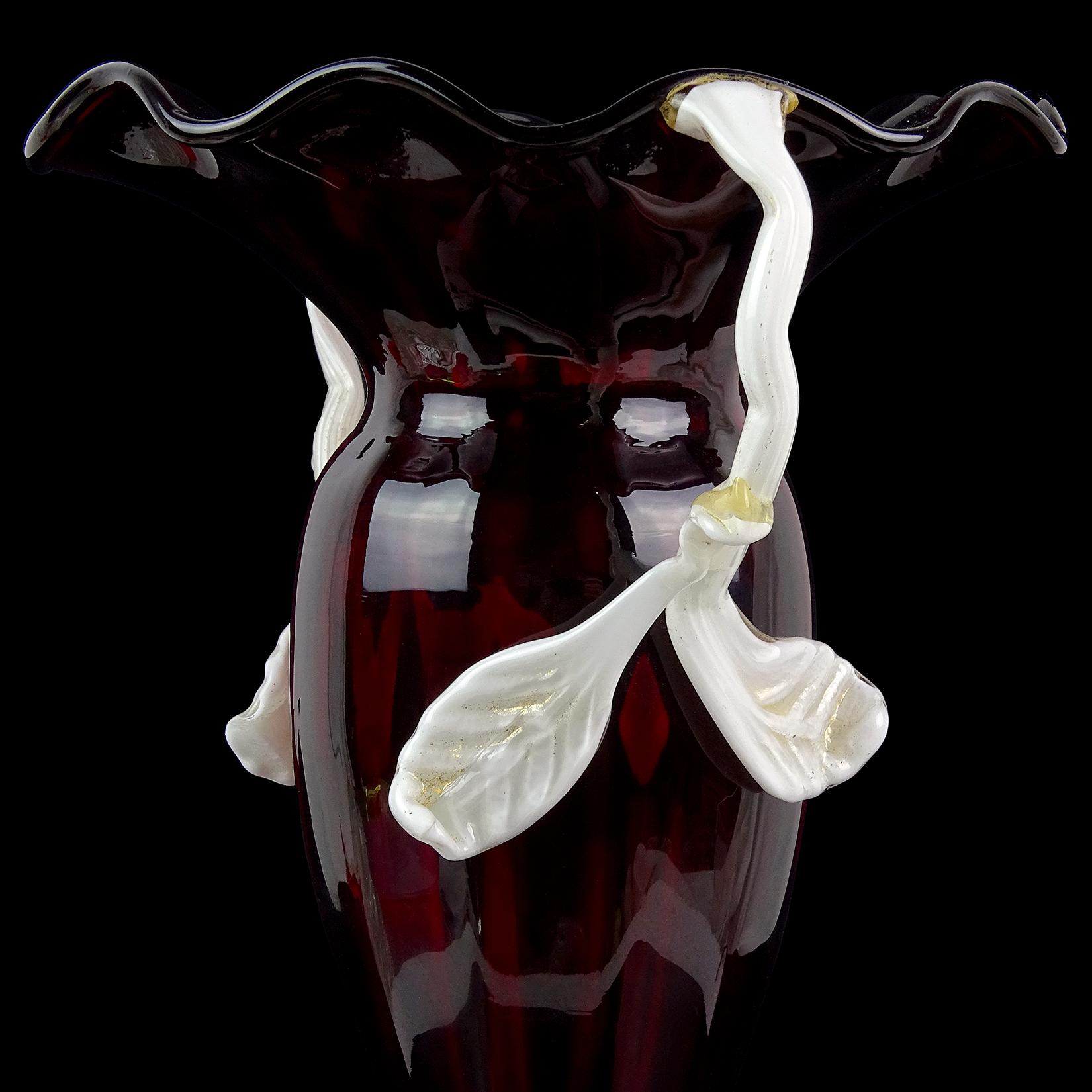 20th Century Barovier Seguso Ferro Murano Red White Italian Art Glass Decorative Flower Vase For Sale