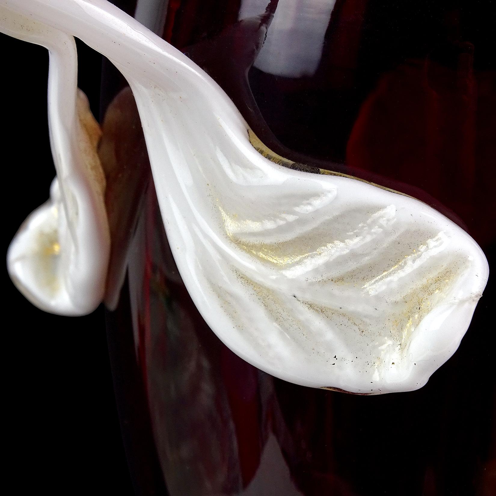 Barovier Seguso Ferro Murano Red White Italian Art Glass Decorative Flower Vase For Sale 2