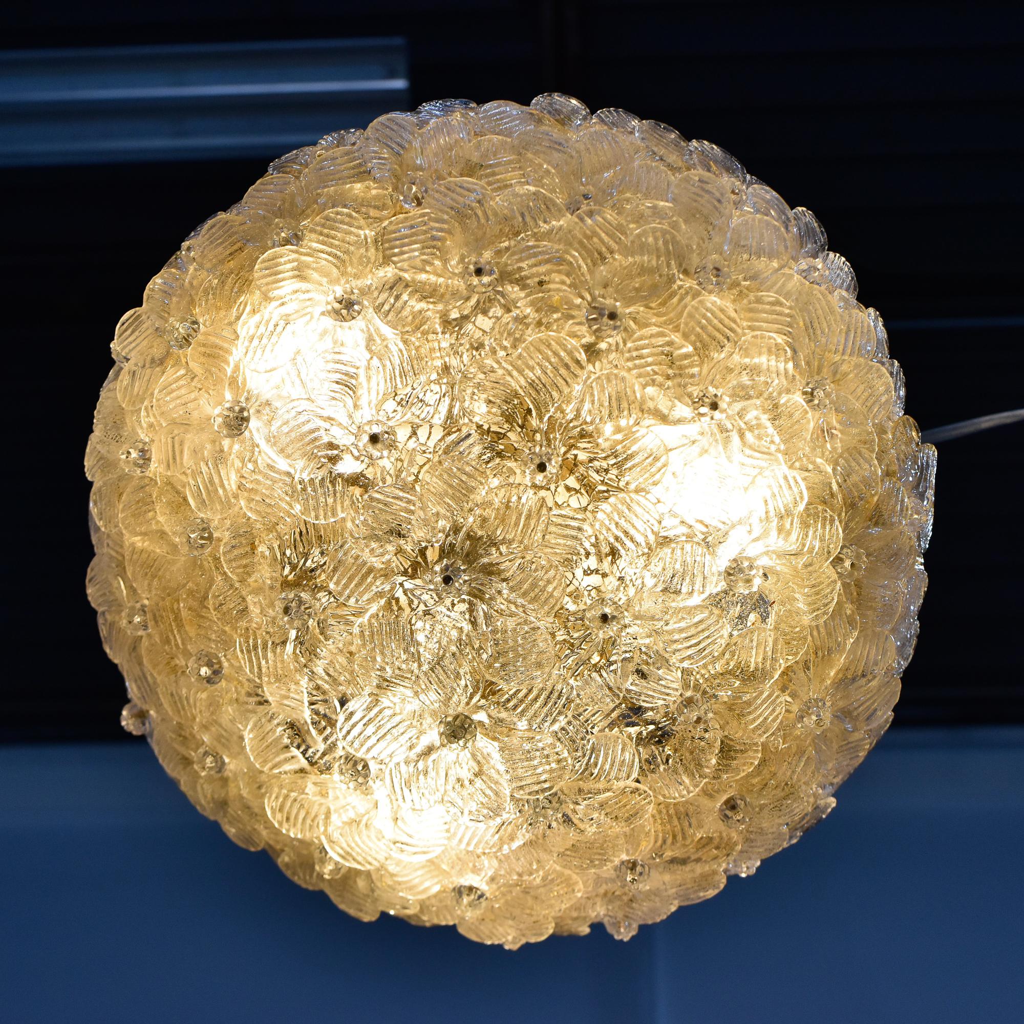 Barovier - Petit luminaire à montage encastré avec fleurs en verre transparent et doré en vente 4