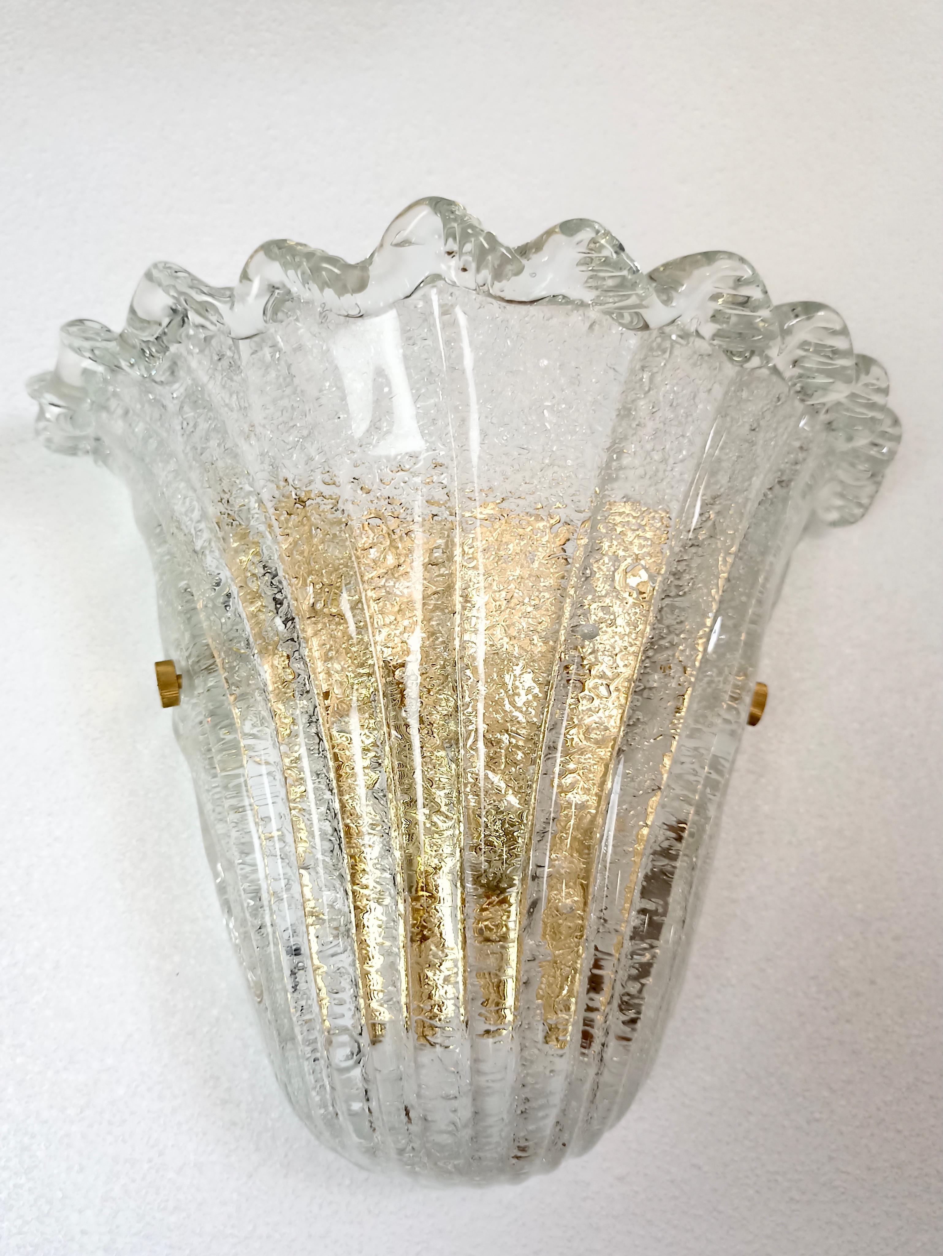 Metallo Lampada da parete singola Graniglia in vetro artistico di Murano in stile Barovier anni '90.