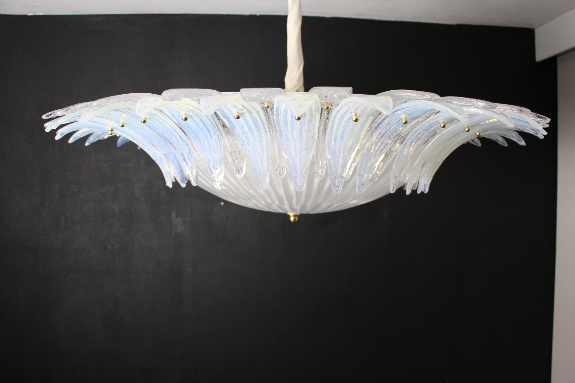 Barovier Style Iridescent and White Murano Glass Flush Mount Chandelier In Excellent Condition For Sale In Saint-Ouen, FR