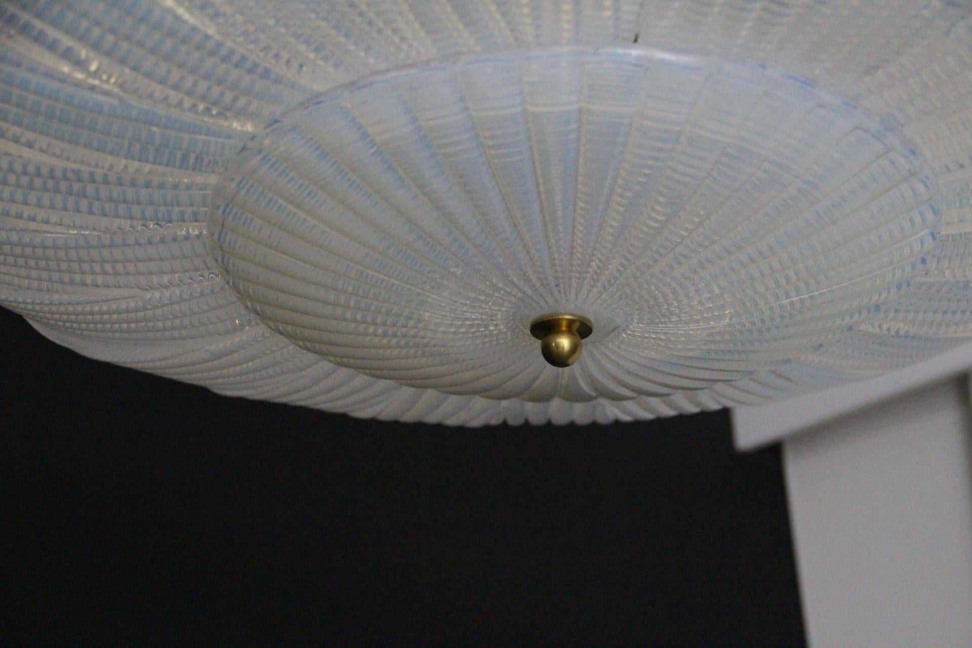 Art Déco Lampadario ad incasso in vetro di Murano con texture iridescente in stile Barovier in vendita