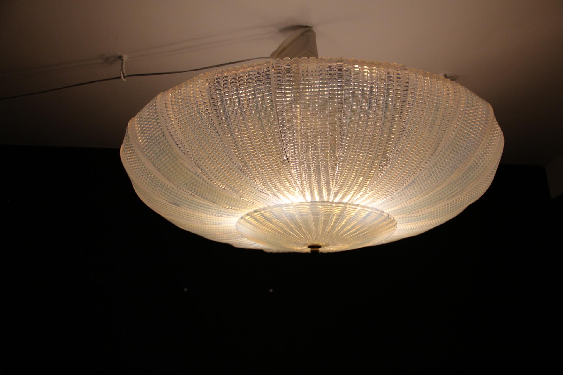 XXI secolo e contemporaneo Lampadario ad incasso in vetro di Murano con texture iridescente in stile Barovier in vendita