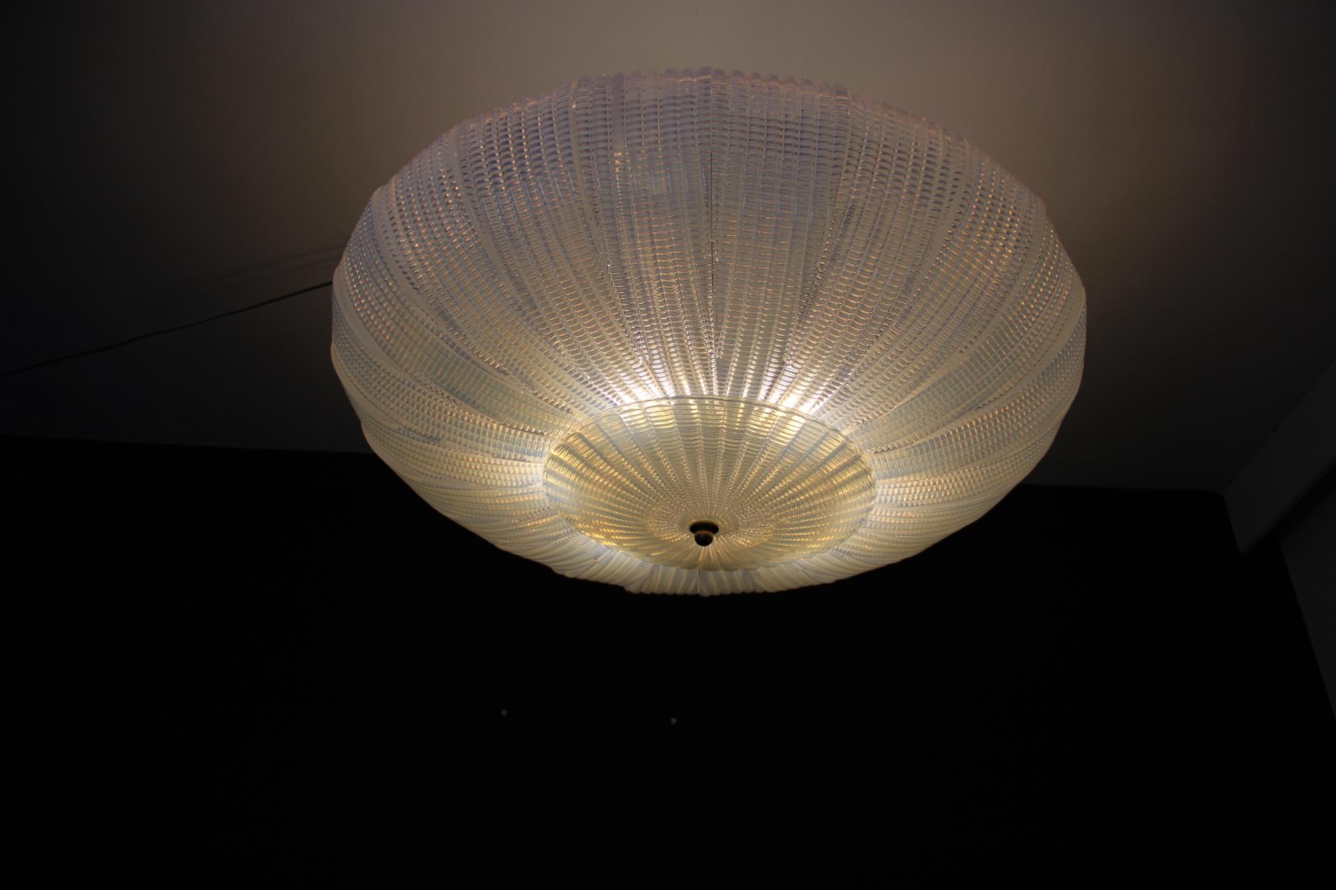Lampadario ad incasso in vetro di Murano con texture iridescente in stile Barovier in vendita 2