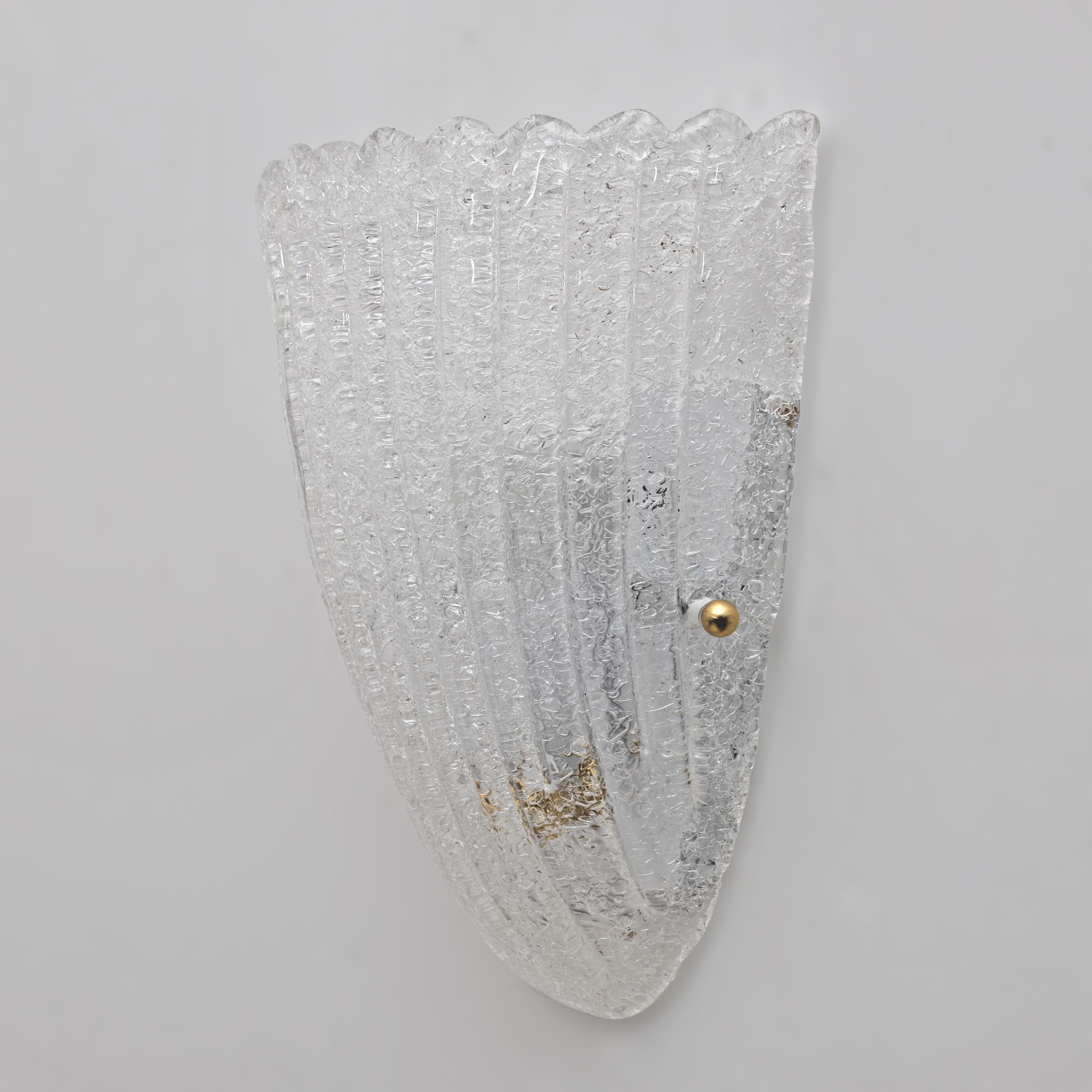 Mid-Century moderno Barovier, stile metà del secolo scorso, lampade a conchiglia in vetro di Murano, anni '60, coppia. in vendita