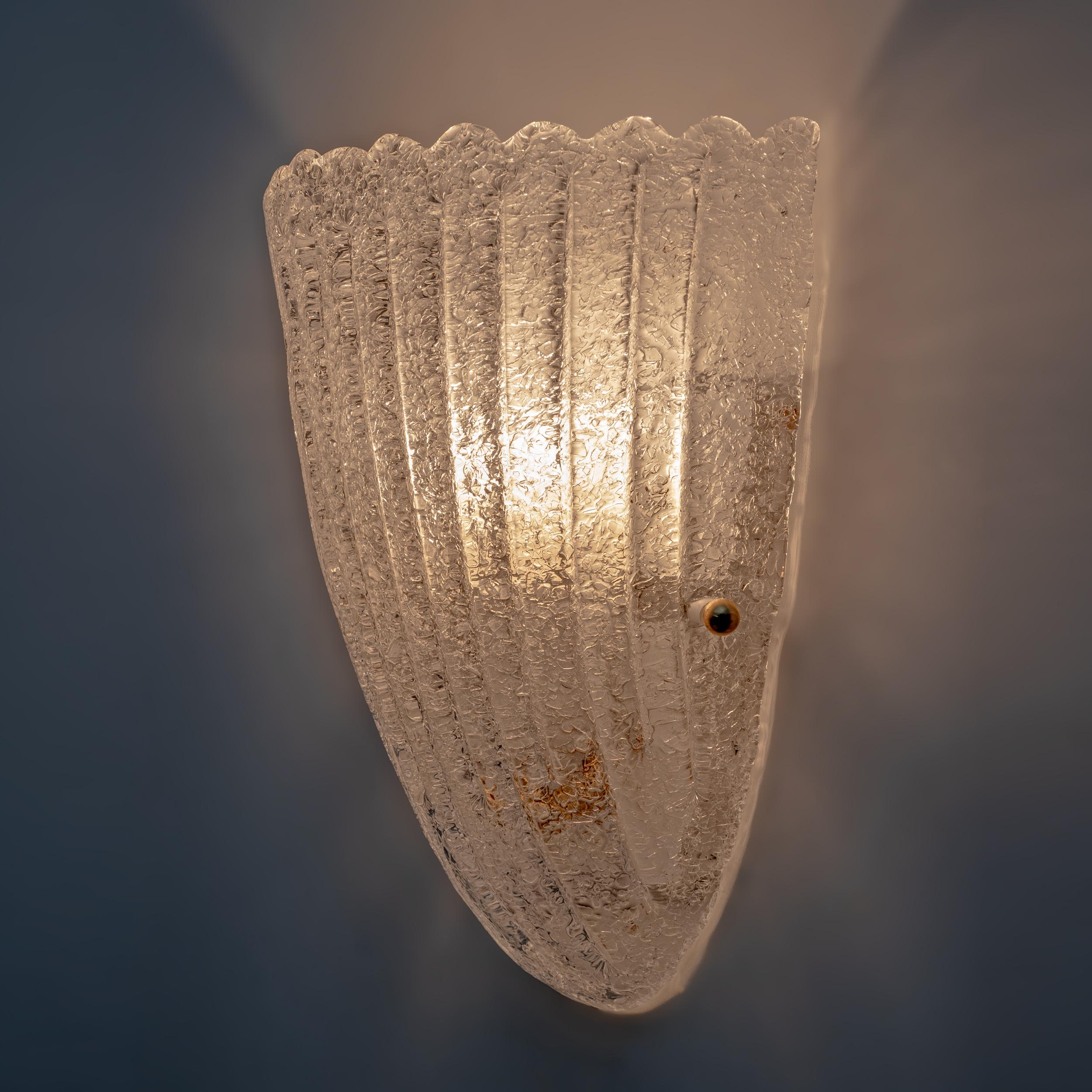 Italiano Barovier, stile metà del secolo scorso, lampade a conchiglia in vetro di Murano, anni '60, coppia. in vendita