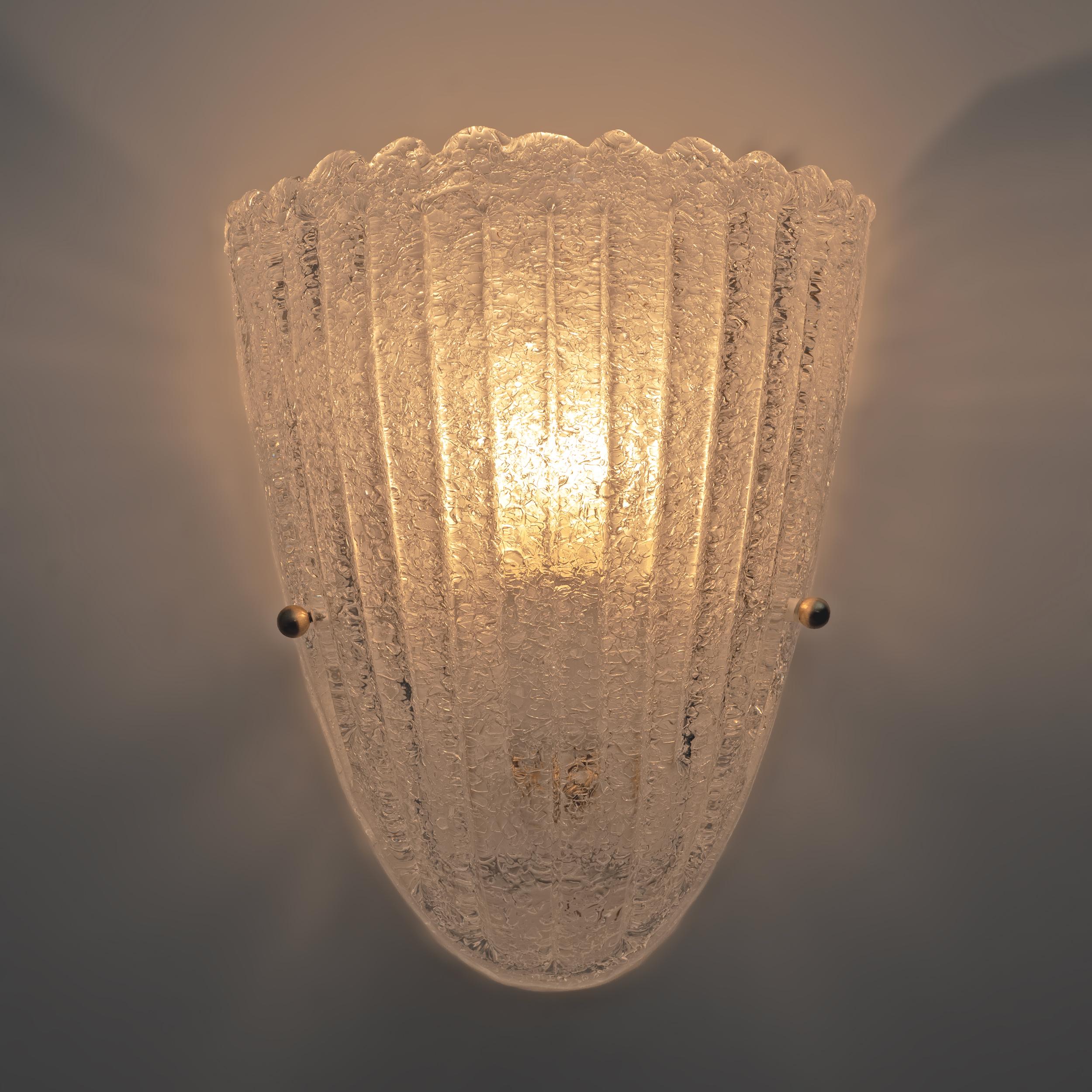 Metà XX secolo Barovier, stile metà del secolo scorso, lampade a conchiglia in vetro di Murano, anni '60, coppia. in vendita
