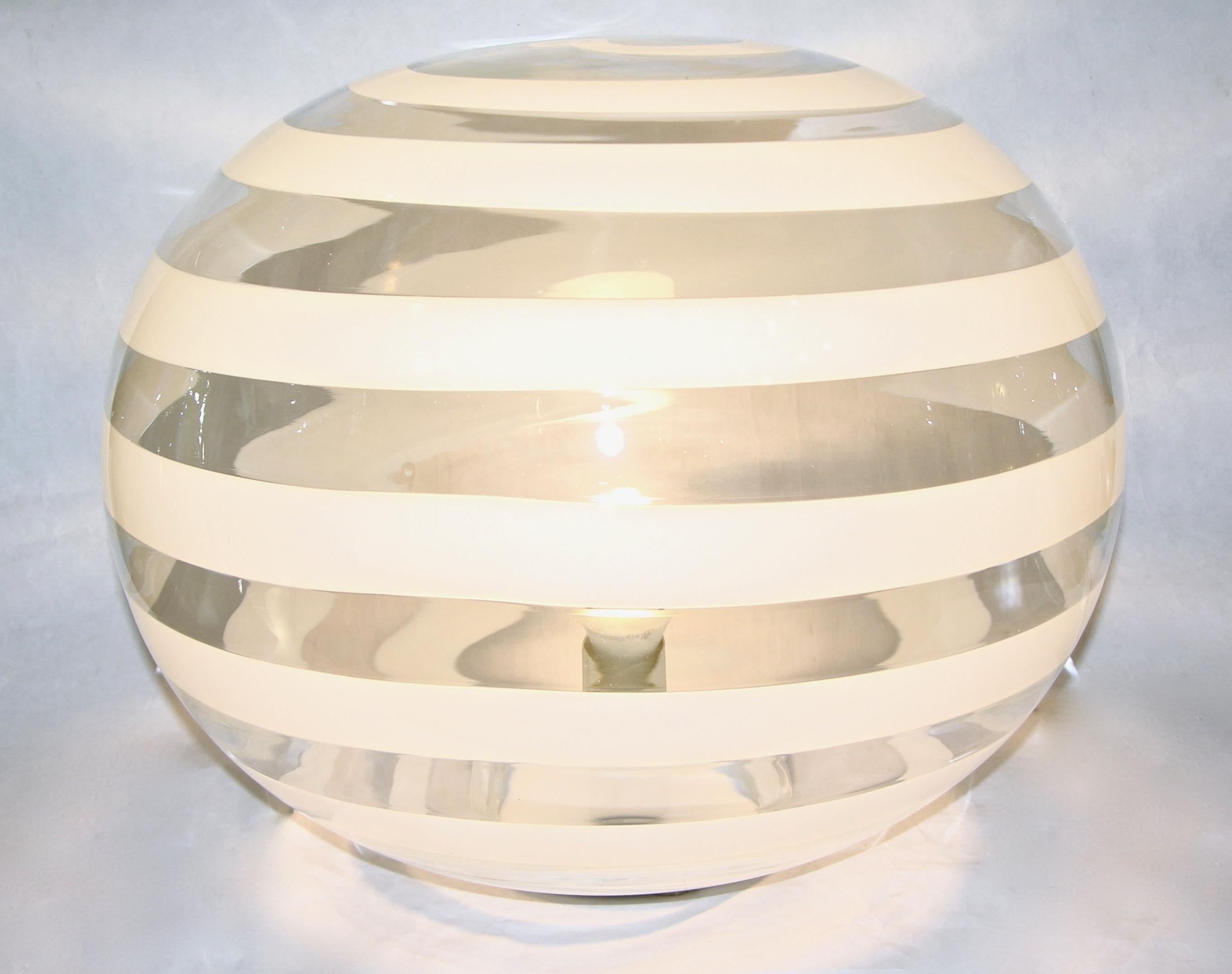 Italian Barovier Toso 1960s Pair of Crystal Clear and White Murano Glass Round Lamps