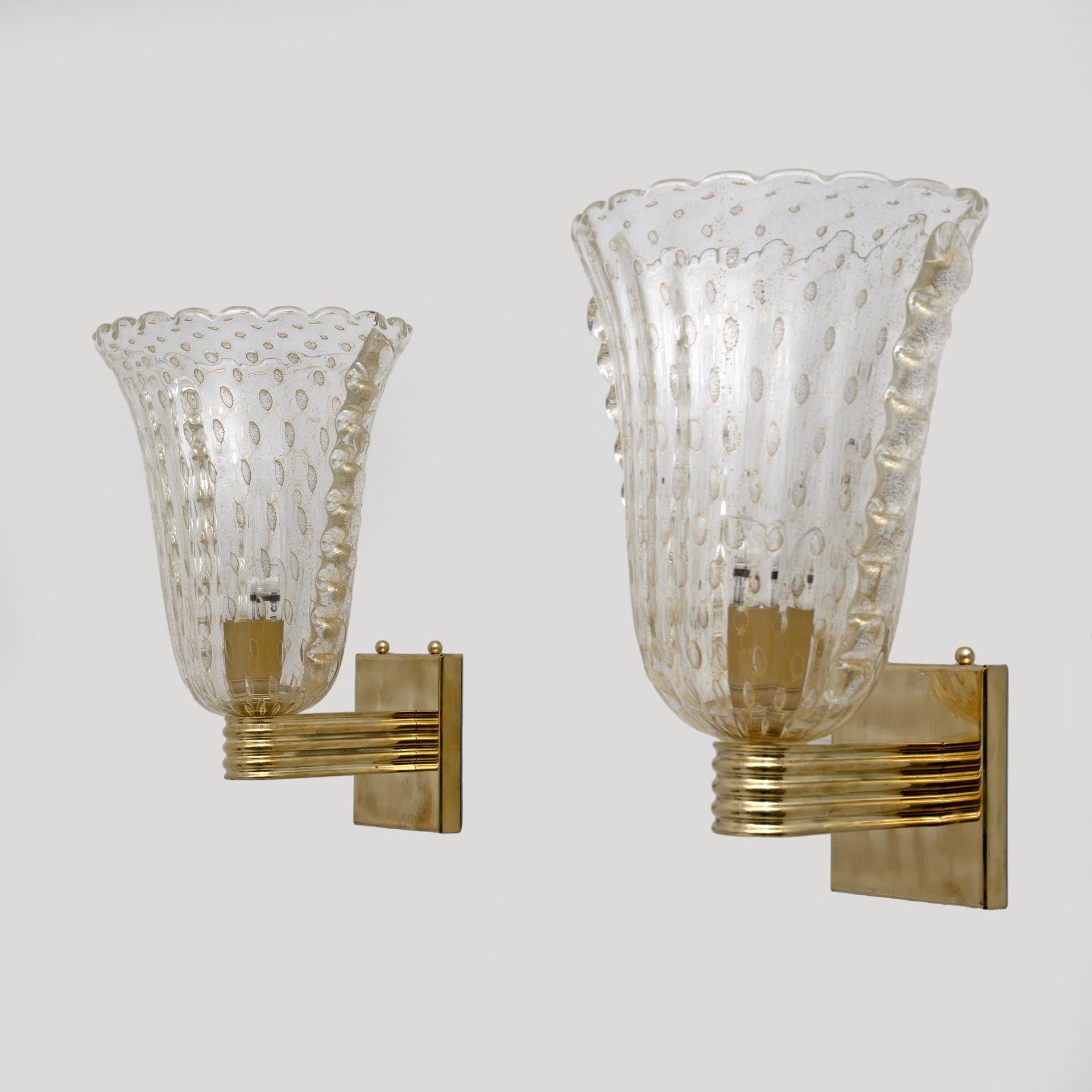 Attributed to Barovier & Toso Brass and Pulegoso Murano Glass Sconces, Pair In Good Condition For Sale In Puglia, Puglia
