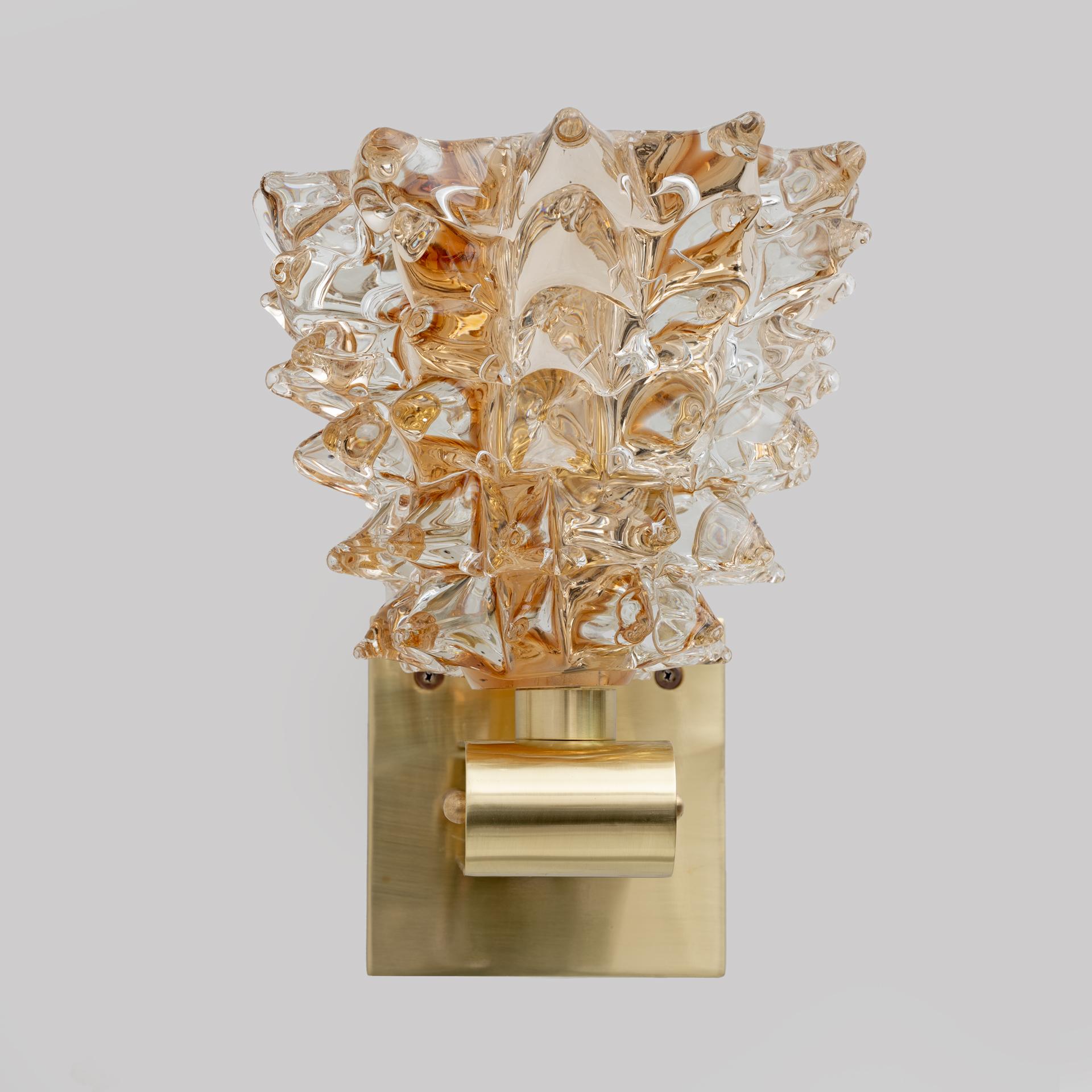 Italian Barovier & Toso Art Dèco Style Brass and Rostrato Murano Glass Sconces, Pair For Sale