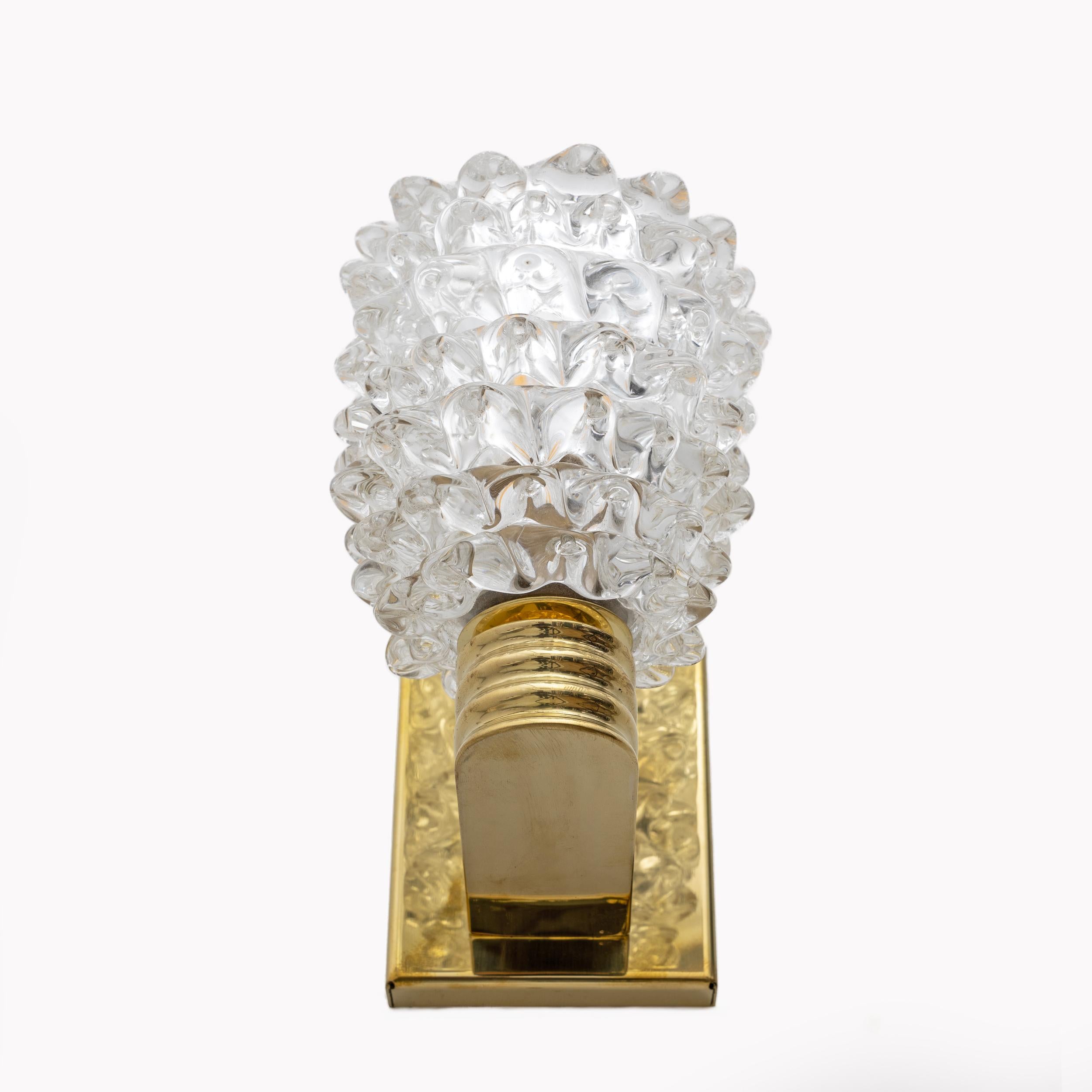 Barovier & Toso Art Dèco Style Brass and Rostrato Murano Glass Sconces, Pair In Excellent Condition For Sale In Puglia, Puglia