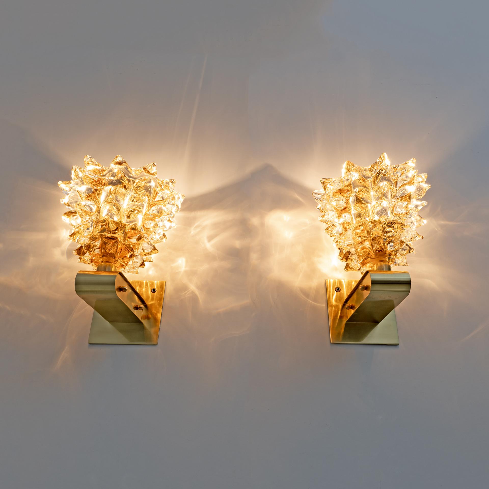 Late 20th Century Barovier & Toso Art Dèco Style Brass and Rostrato Murano Glass Sconces, Pair For Sale