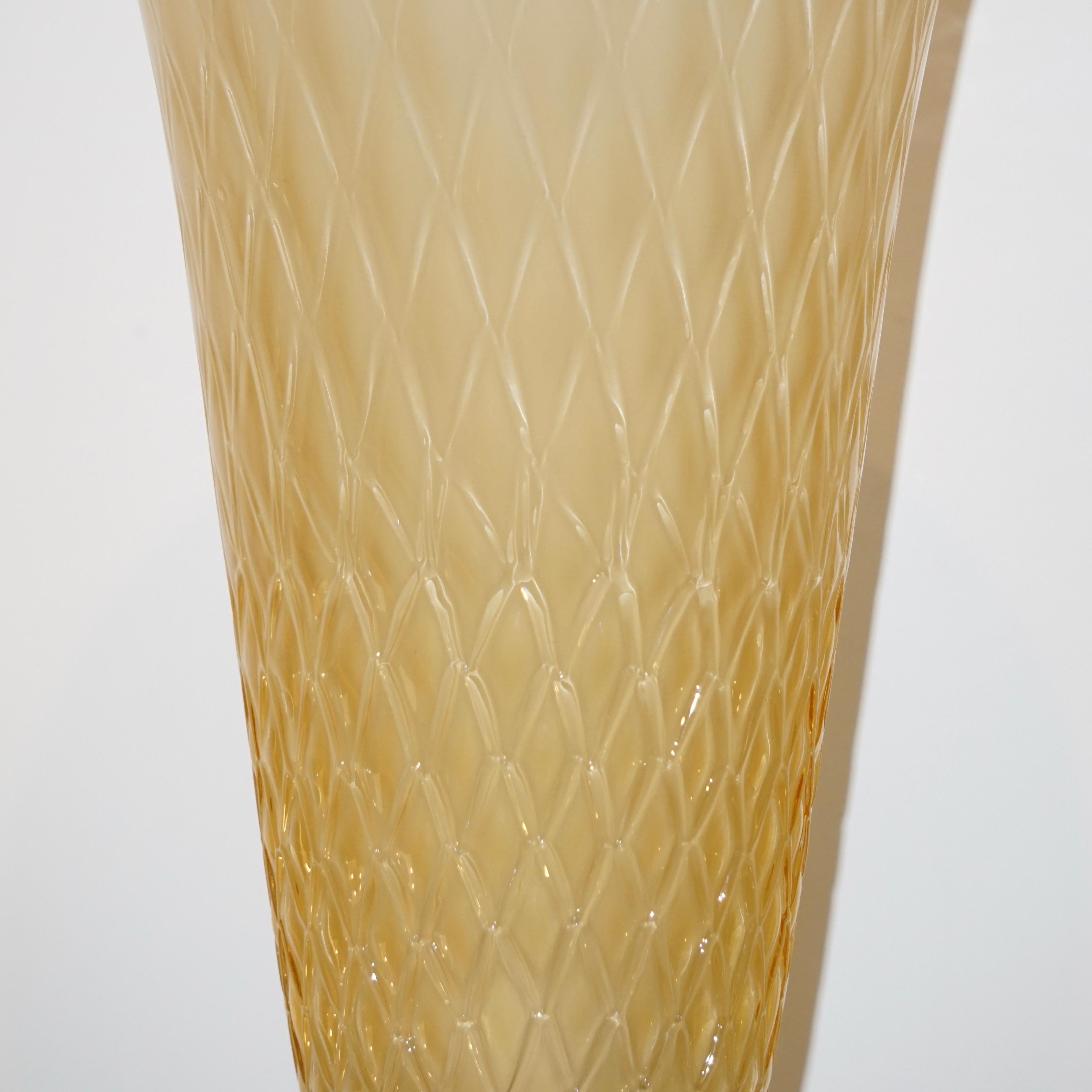 Barovier Toso Art Deco Style Pair of Brass and Gold Honeycomb Murano Glass Lamps In Excellent Condition In New York, NY