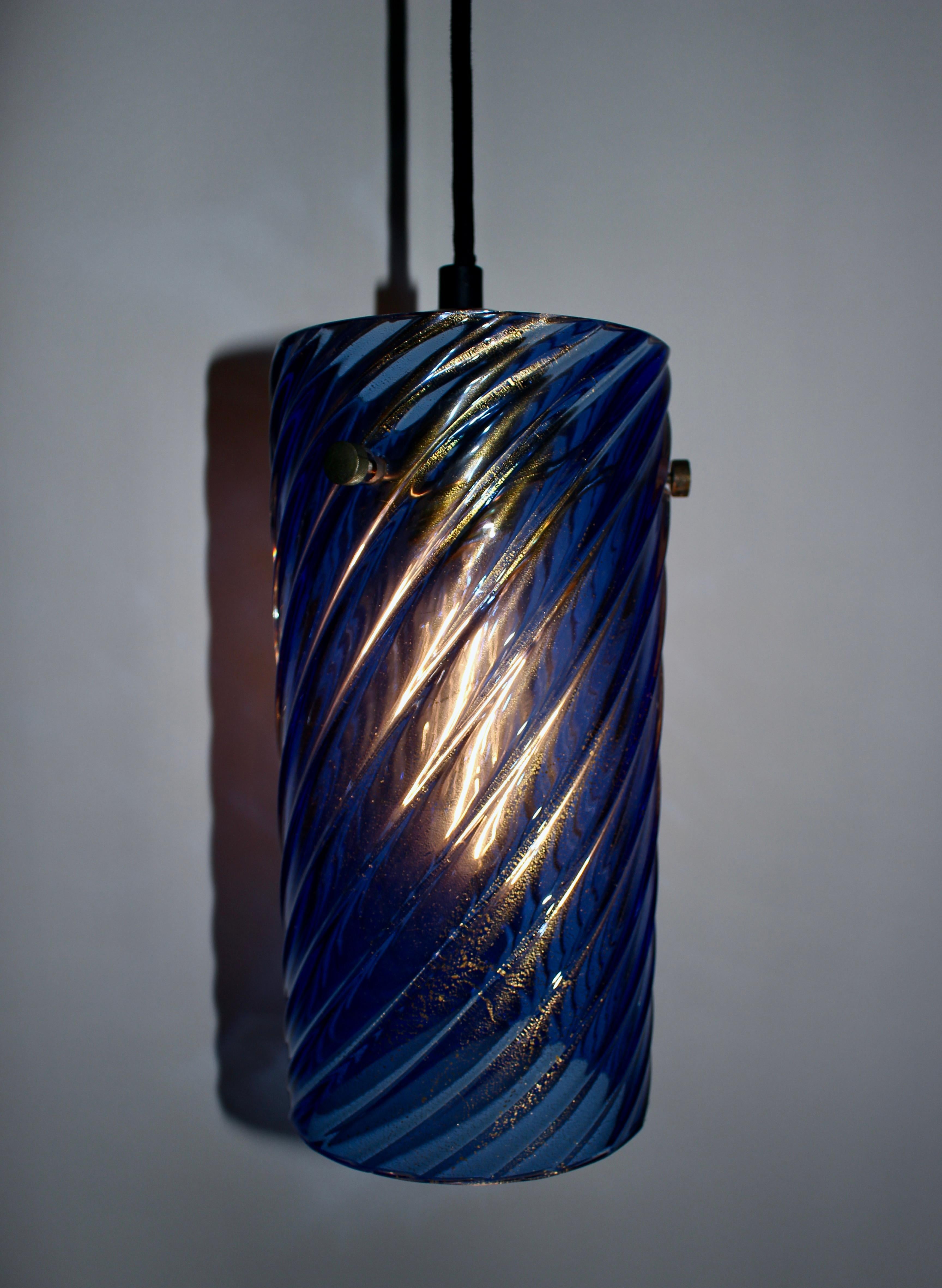 Barovier & Toso Pendentif suspendu « twist » en verre de Murano bleu avec inclusions d'or en vente 4