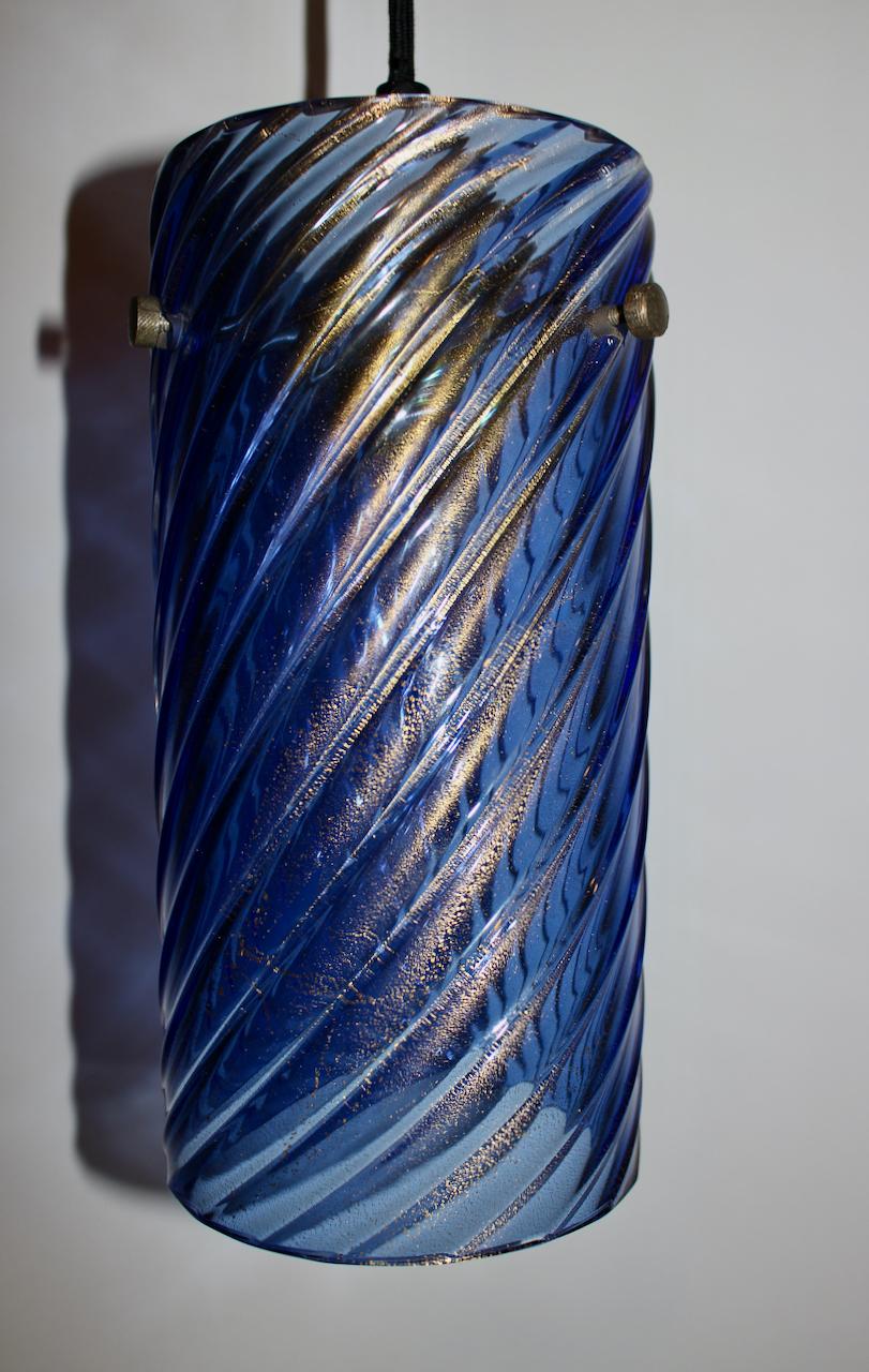 Mid-Century Modern Barovier & Toso Pendentif suspendu « twist » en verre de Murano bleu avec inclusions d'or en vente