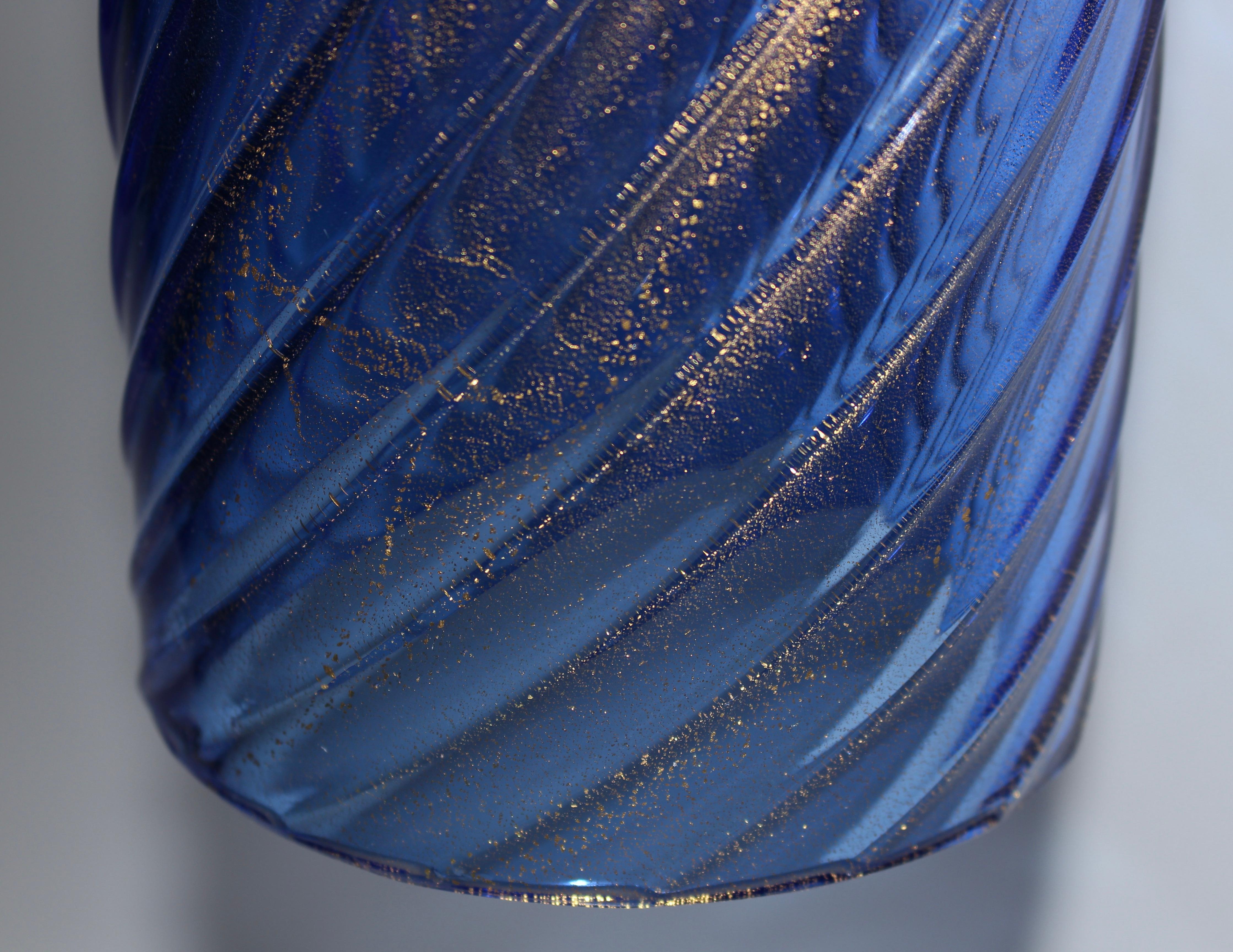 Plaqué Barovier & Toso Pendentif suspendu « twist » en verre de Murano bleu avec inclusions d'or en vente