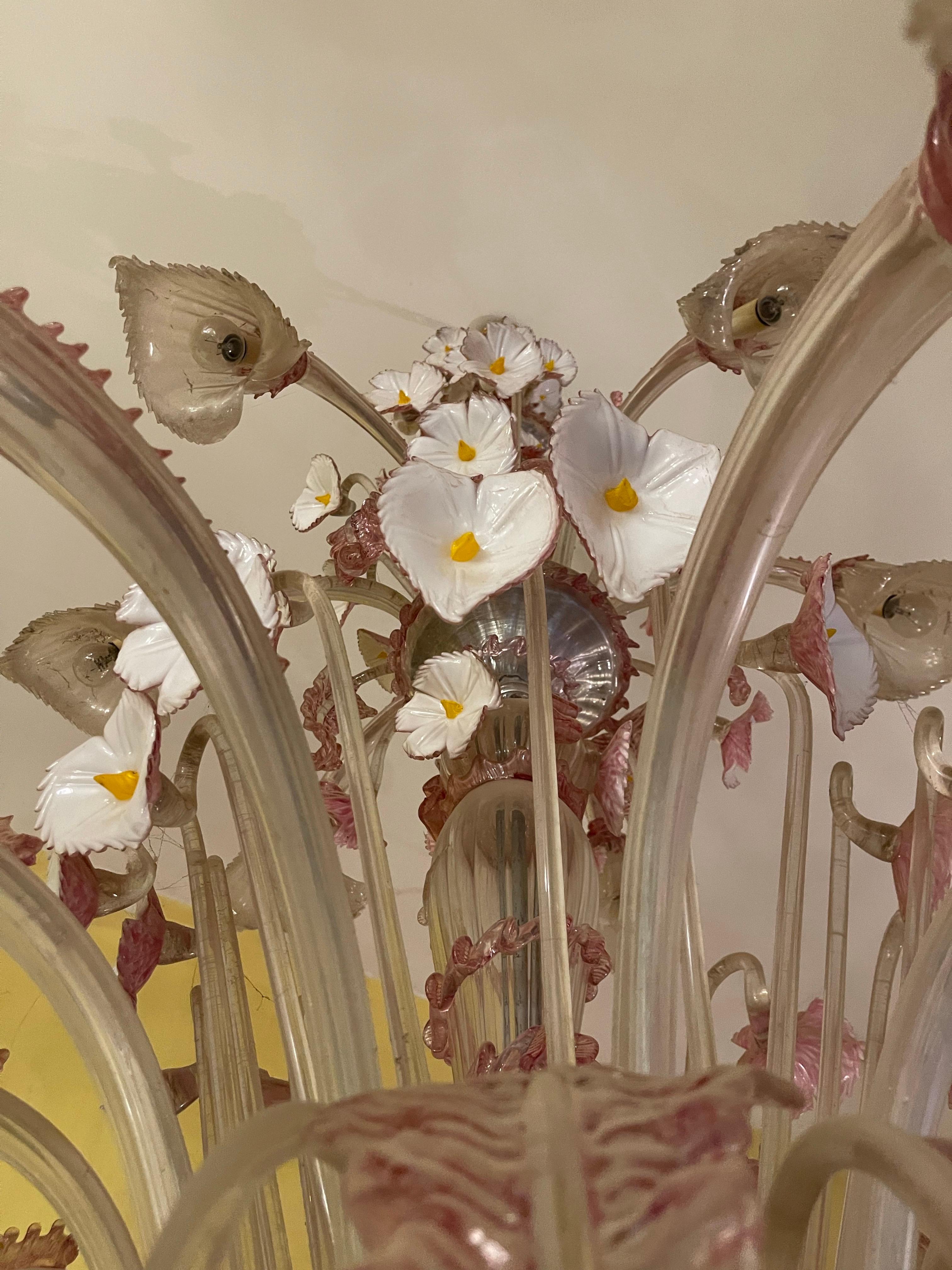 Barovier & Toso Kronleuchter Glas Murano Modell floral Einzigartig , Italien 1970er (Ende des 20. Jahrhunderts) im Angebot