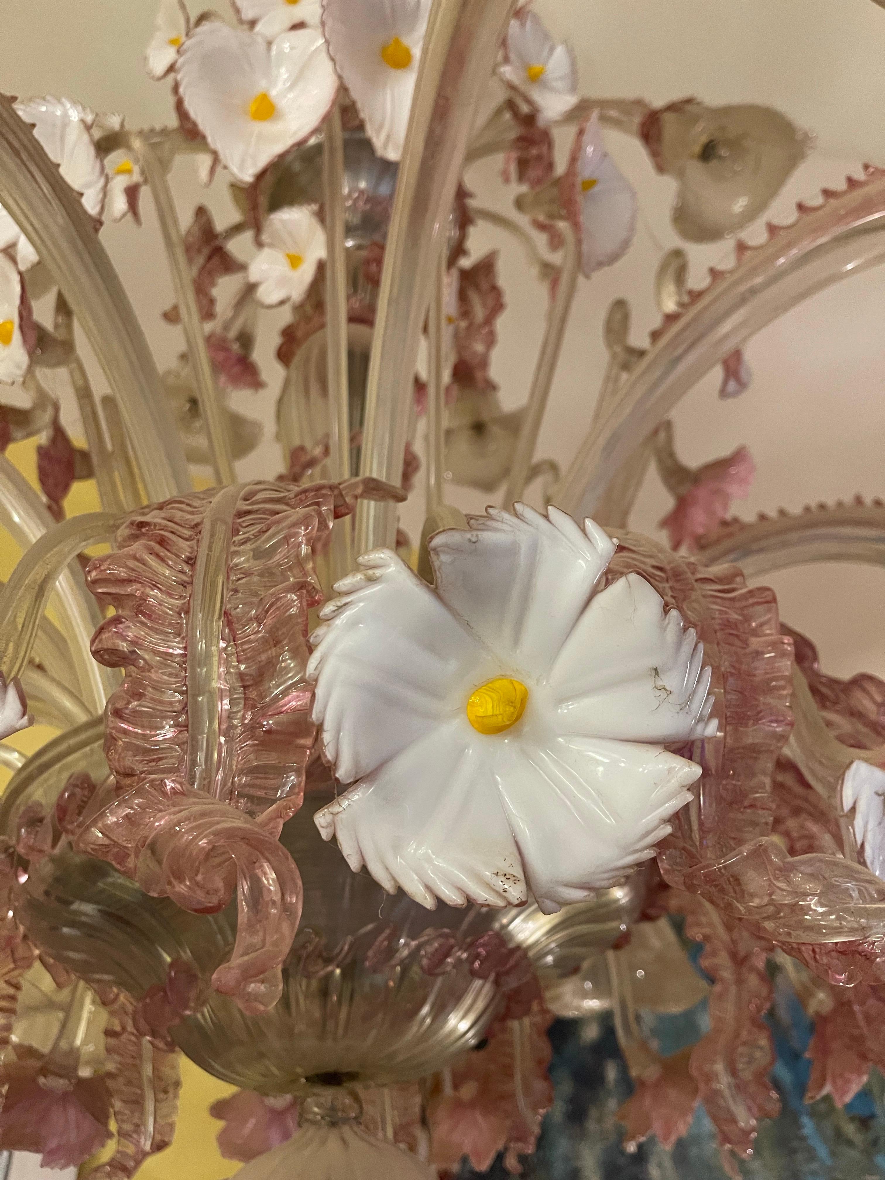 Barovier & Toso Kronleuchter Glas Murano Modell floral Einzigartig , Italien 1970er (Muranoglas) im Angebot
