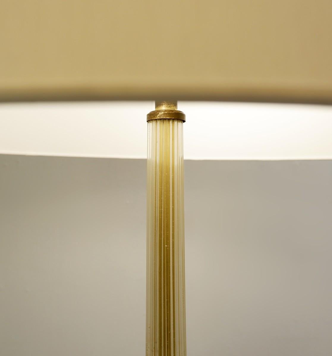 Barovier & Toso ‘Cordonato D’Oro’ Murano Table Lamp, 1950s In Good Condition For Sale In Brussels, BE