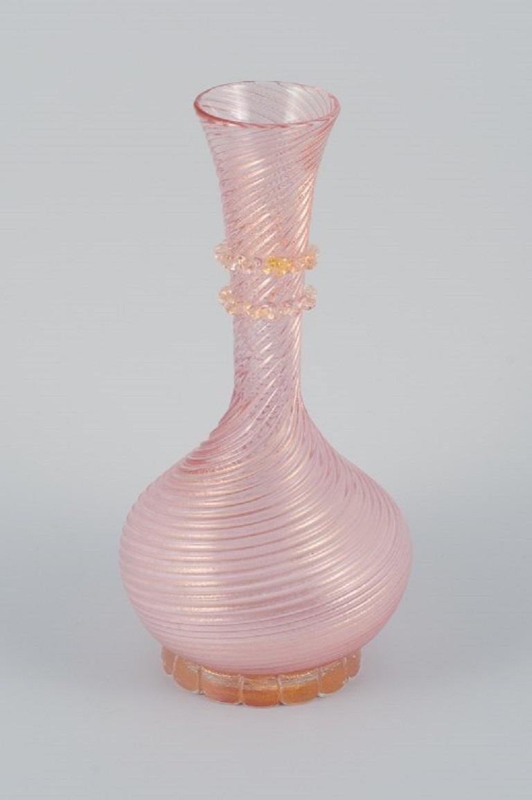 Barovier & Toso for Murano, a vase in art glass in pink and gold decoration.
Approx. 1960s.
In perfect condition.
Dimensions: H 25.5 x D 13.0 cm.