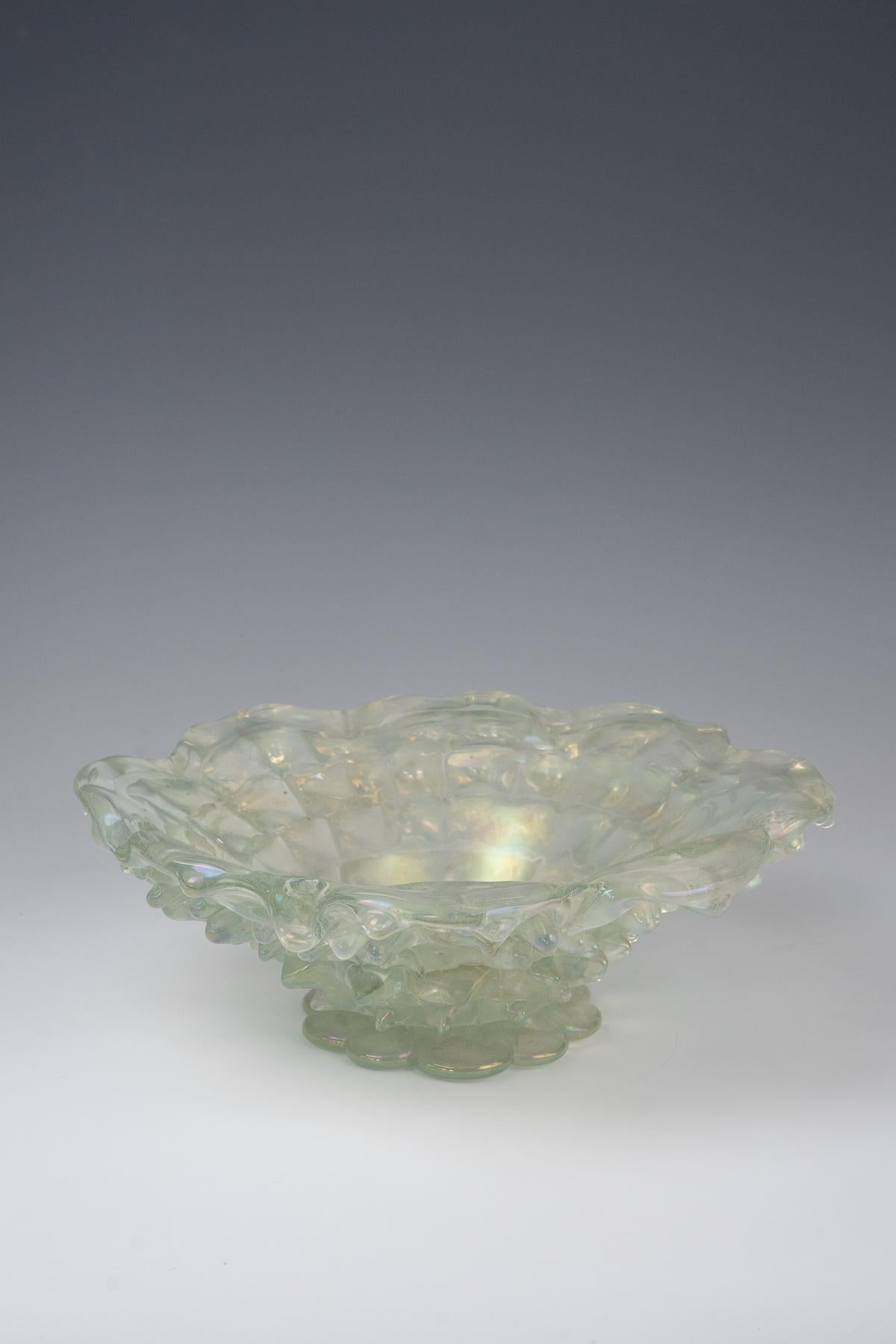 Barovier & Toso Glass Bowl, iridescent, ca. 1940

The substantial, shell-like glass bowl is crafted from iridescent, hand-blown Murano glass, featuring a ribbed design. This style gives rise to its name, 