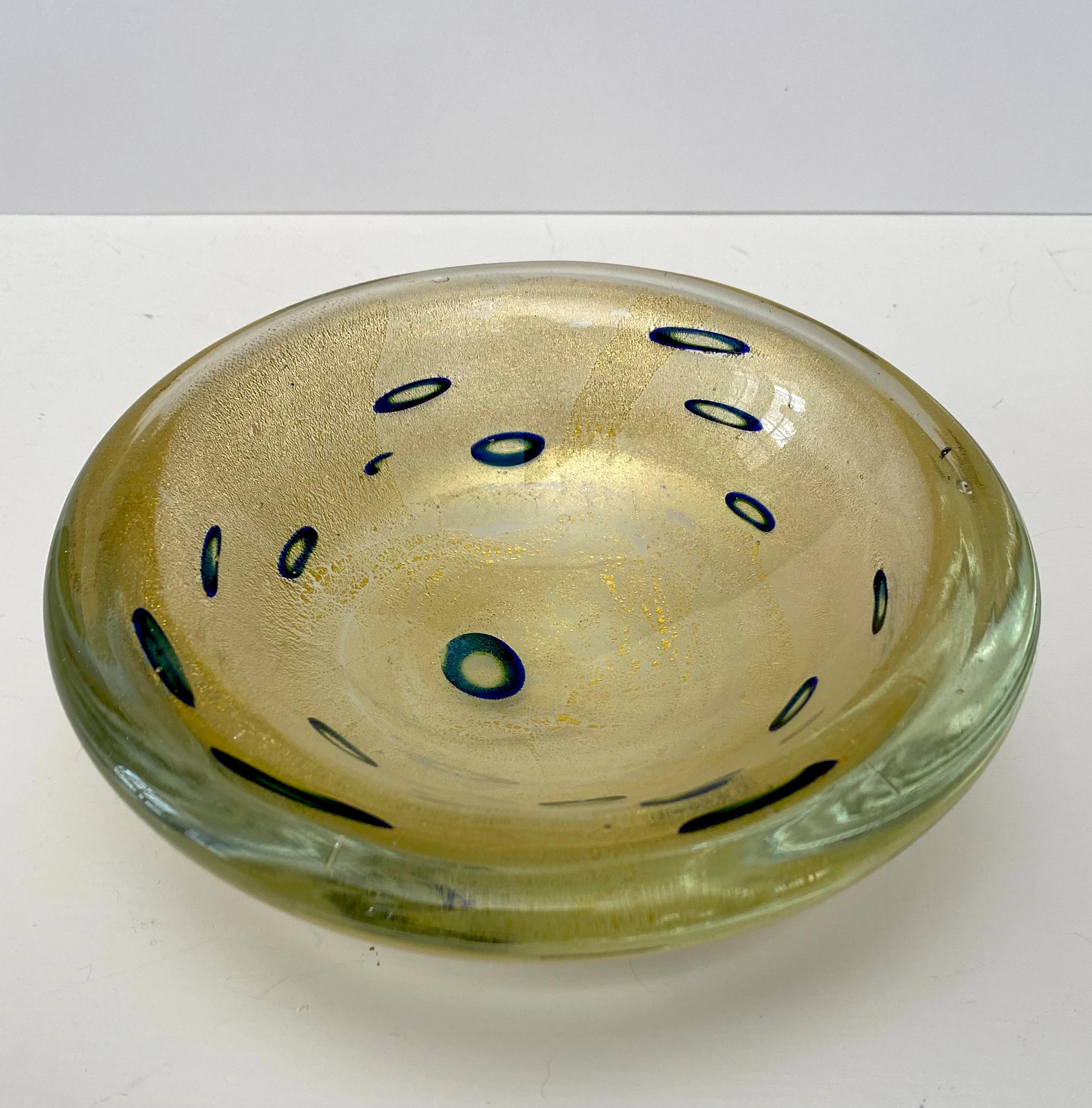 Barovier & Toso Gold Fleck Bowl with Elliptical Murrina Blue Circles In Good Condition For Sale In New York, NY