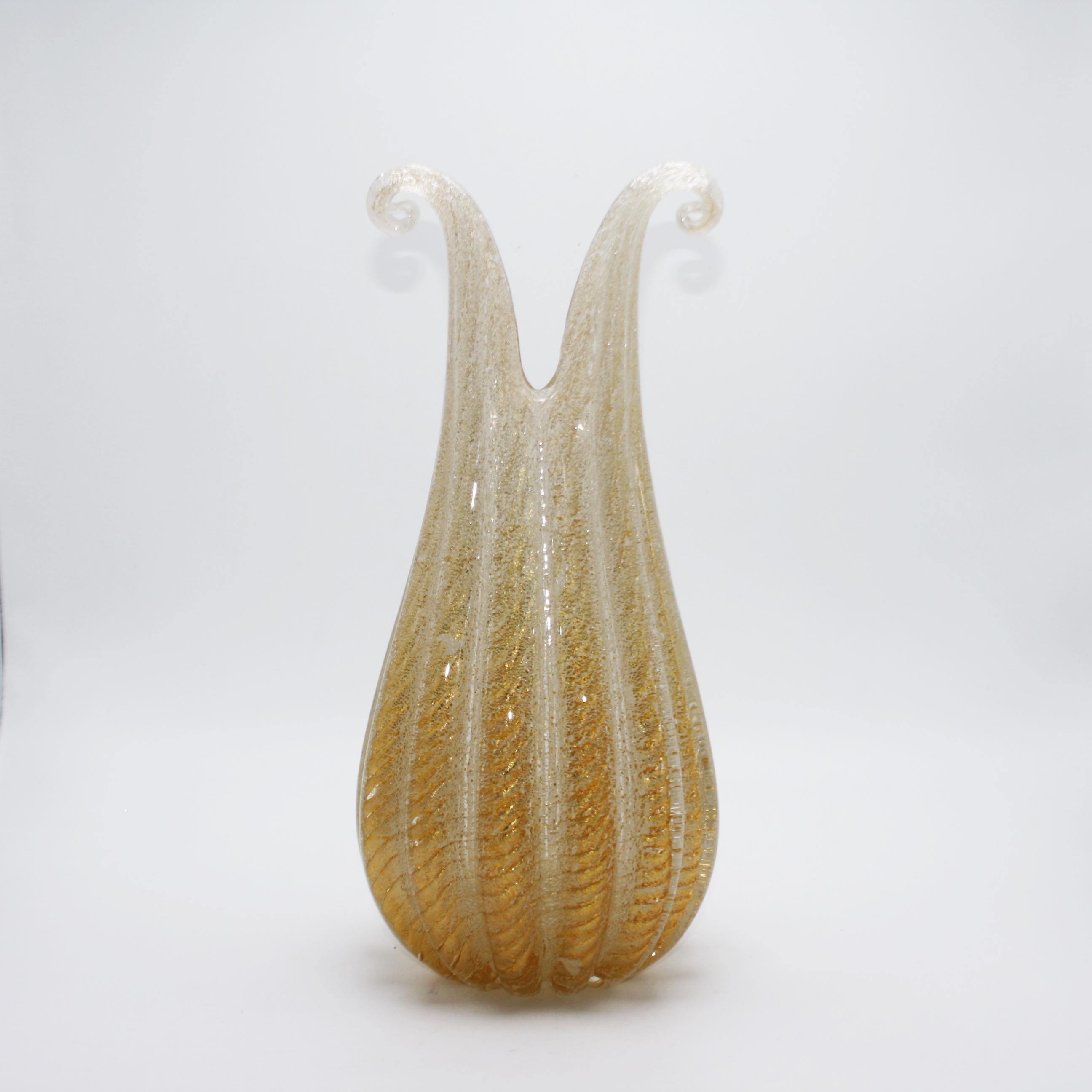 Barovier & Toso Gold Inlaid Vase with Bubble Inclusions, circa 1950 In Good Condition In Dallas, TX