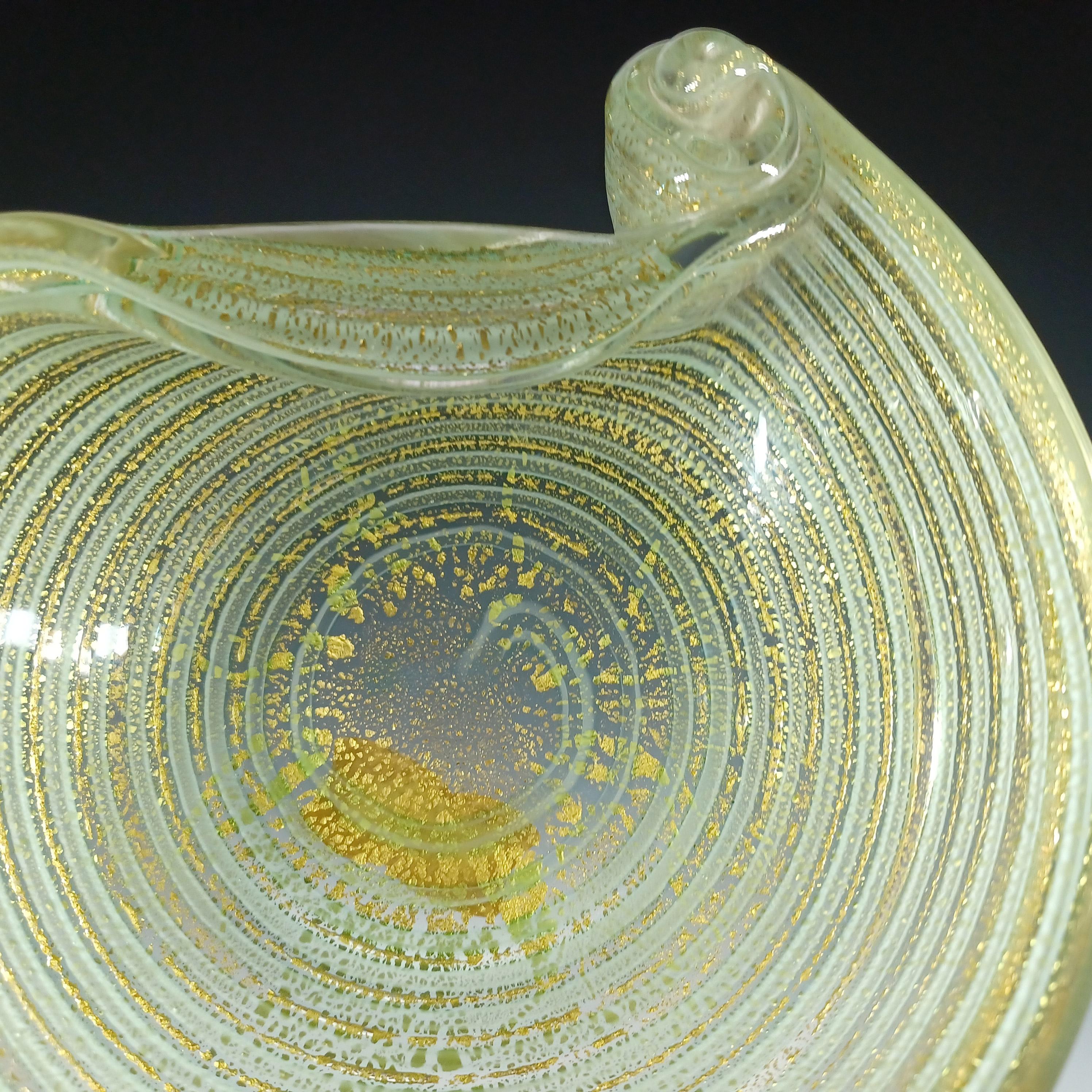 Hand-Crafted Barovier & Toso 'Graffito' Style Murano Gold Leaf Green Glass Bowl For Sale