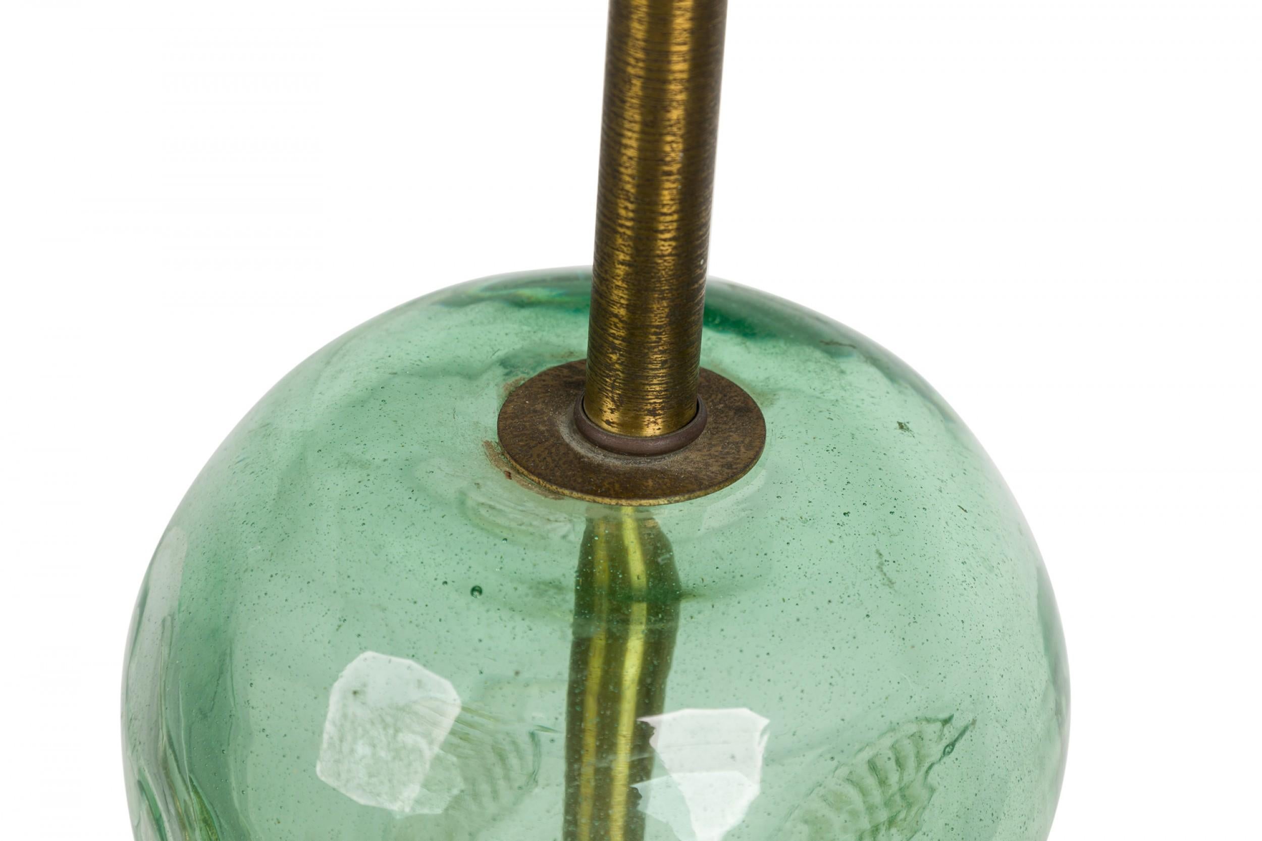 Mid-Century Modern Barovier & Toso - Lampe de bureau italienne Art Nouveau en verre soufflé à la bouche vert à feuilles tombantes en vente