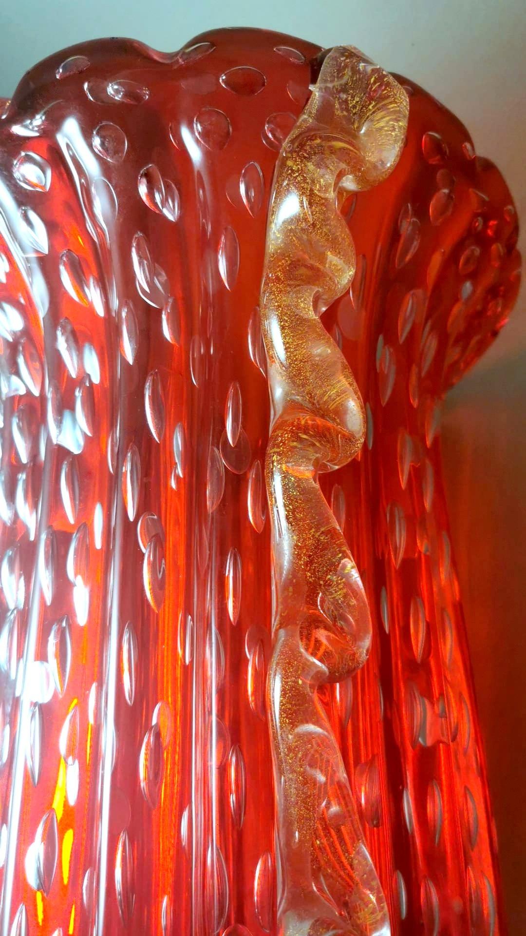 Barovier&Toso Vase italien en verre de Murano rouge avec décorations dorées en vente 8