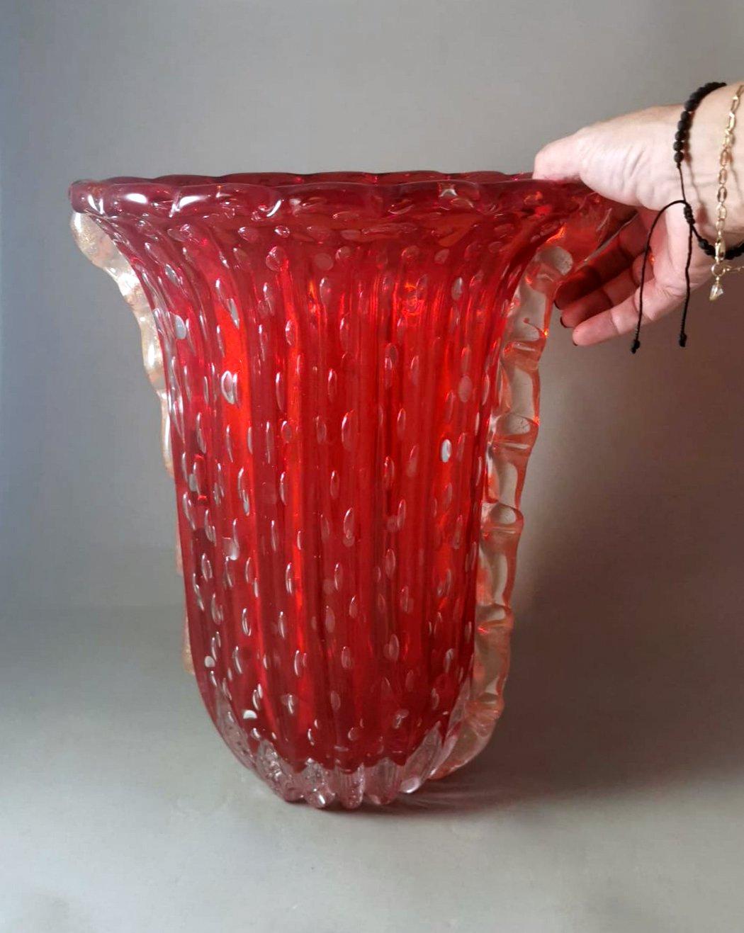 Barovier&Toso Vase italien en verre de Murano rouge avec décorations dorées en vente 12