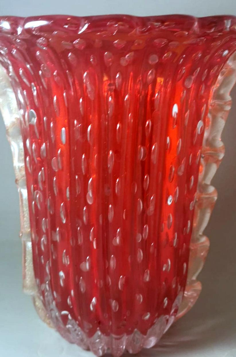 Hand-Crafted Barovier & Toso Italian Red Murano Glass Vase With Gold Decorations For Sale