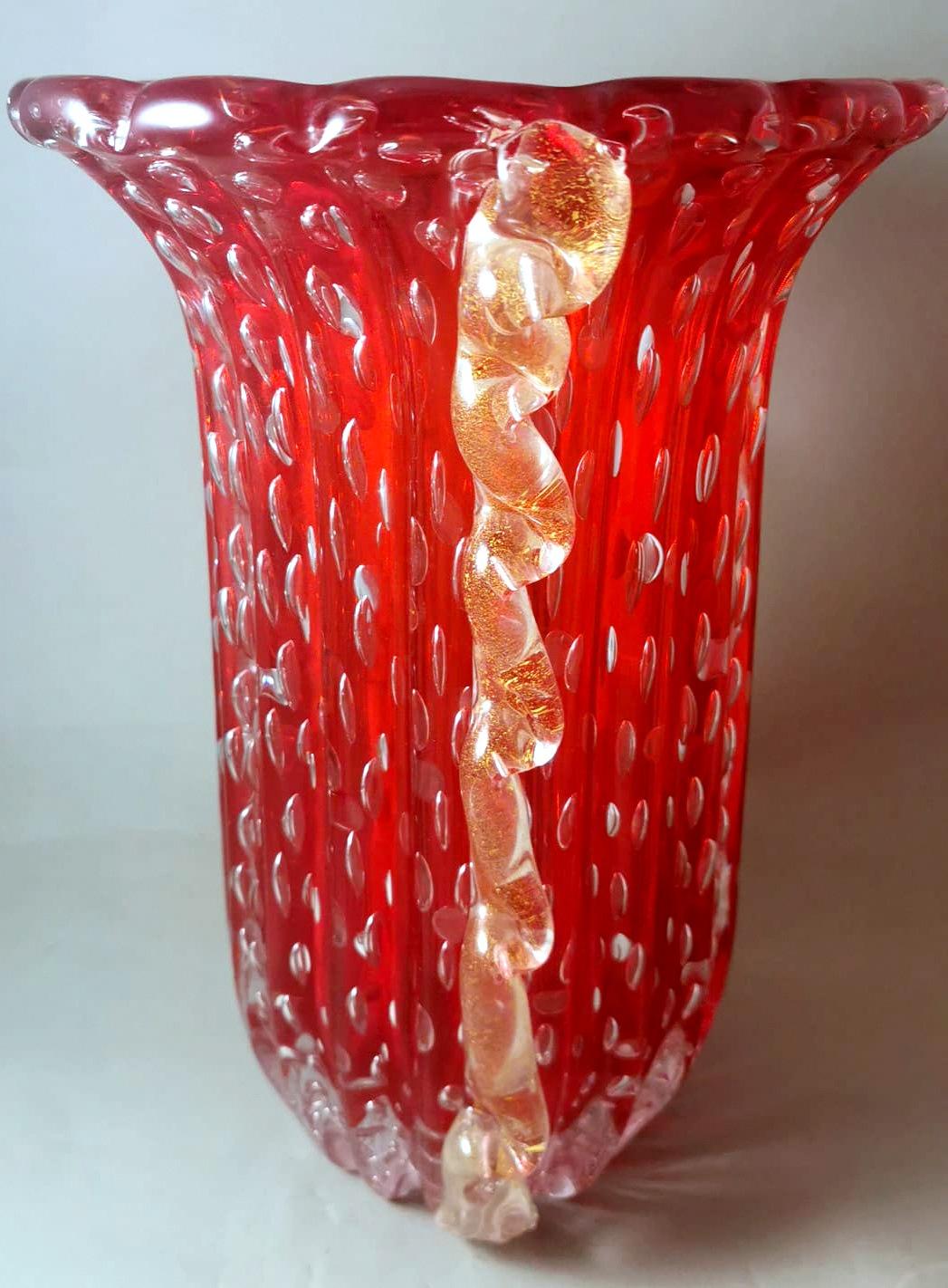20th Century Barovier & Toso Italian Red Murano Glass Vase With Gold Decorations For Sale