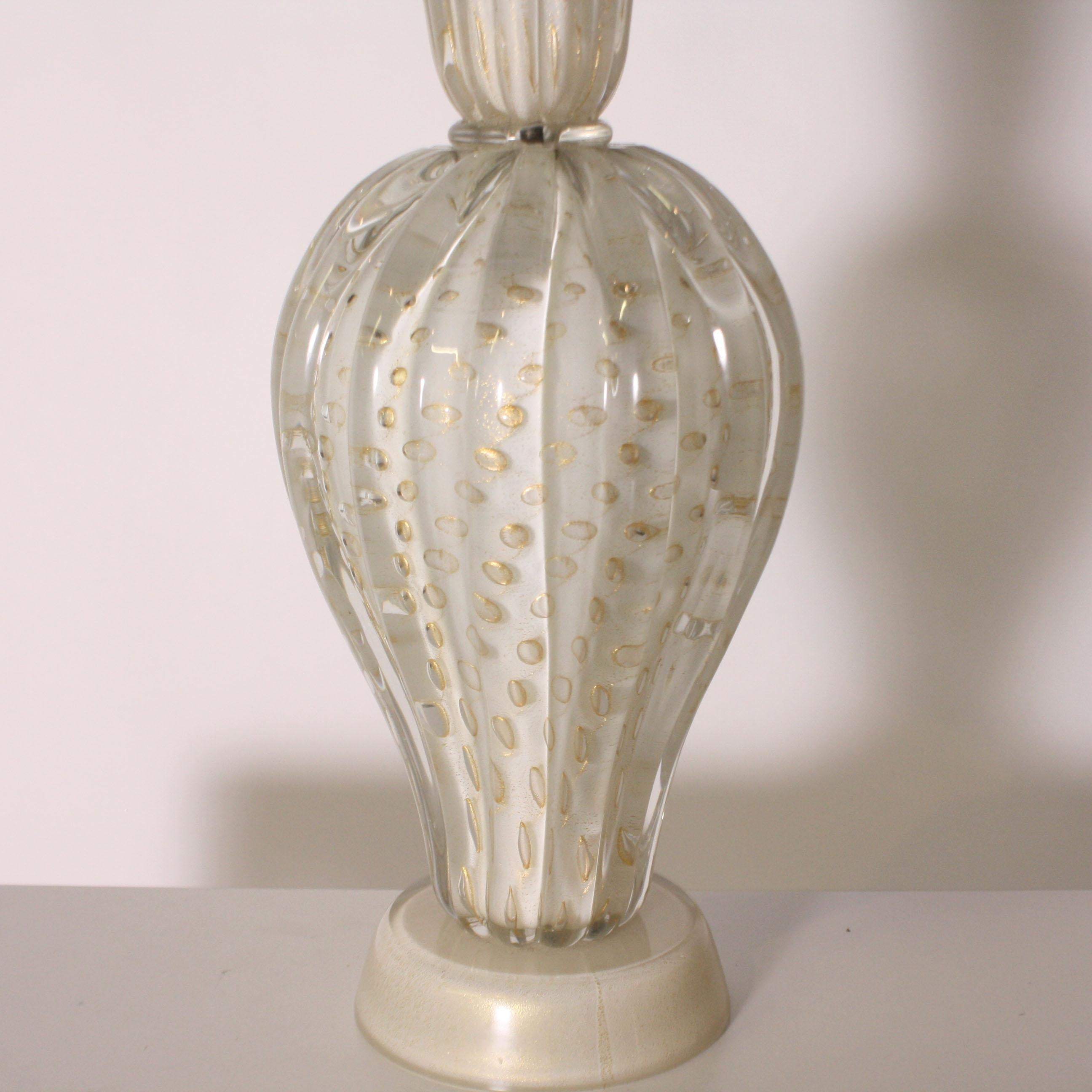 Barovier & Toso Ivory Lamp with Gold Inclusions, circa 1950 In Good Condition In Dallas, TX