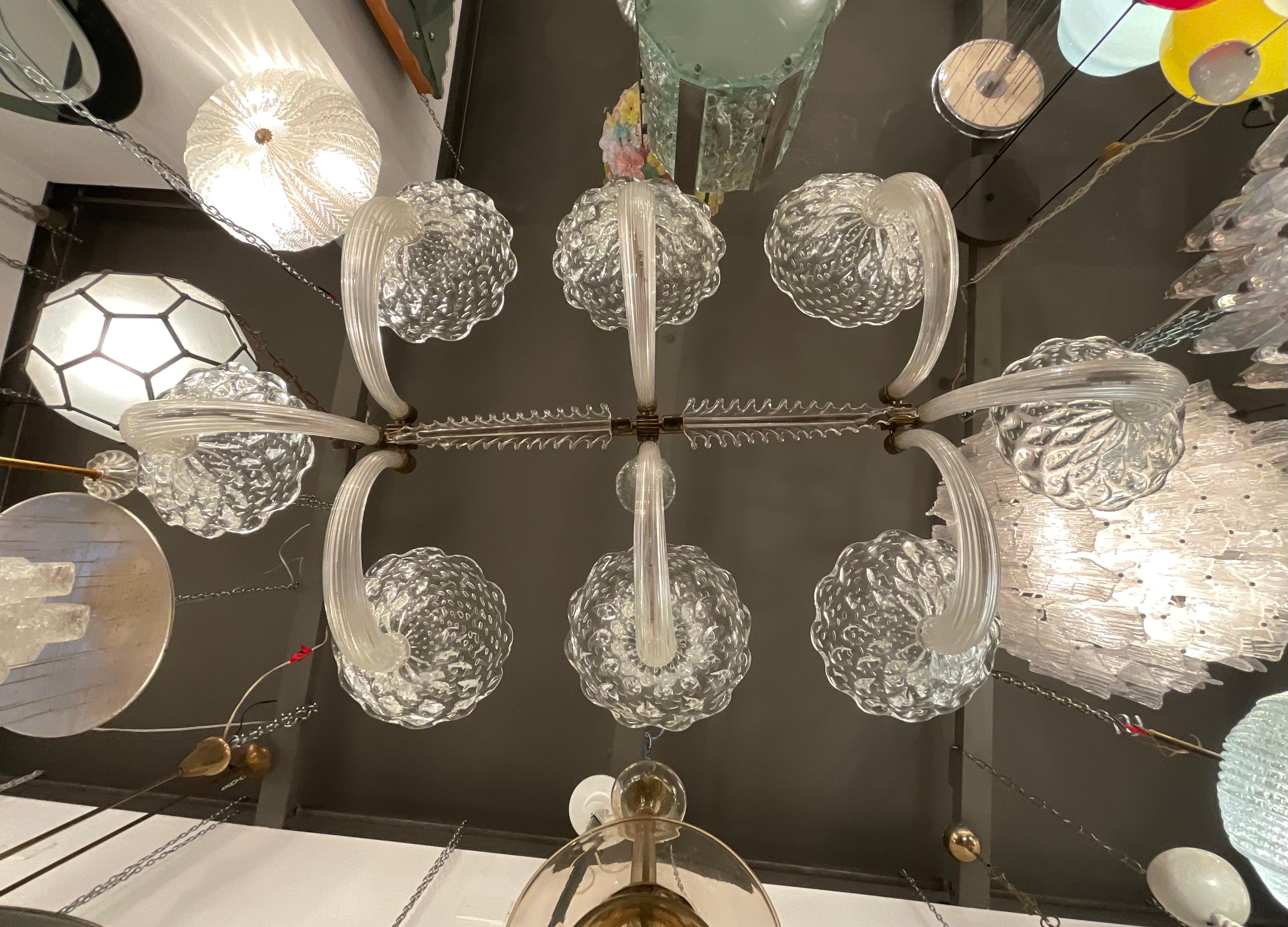 Barovier&Toso - Lampadario in vetro di Murano con 8 luci, originale degli anni 40, le coppe sono in vetro spesso con inclusioni  di bolle d'aria e ottone
Il lampadario è in perfetto stato e può essere elettrificato per ogni esigenza.

