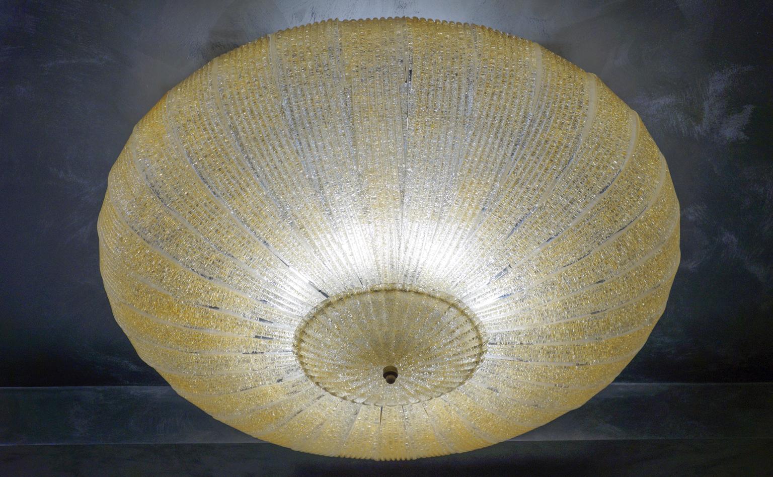 Barovier & Toso Luminaire de plafond en verre de Murano ambré moderne du milieu du siècle:: 1970 en vente 3