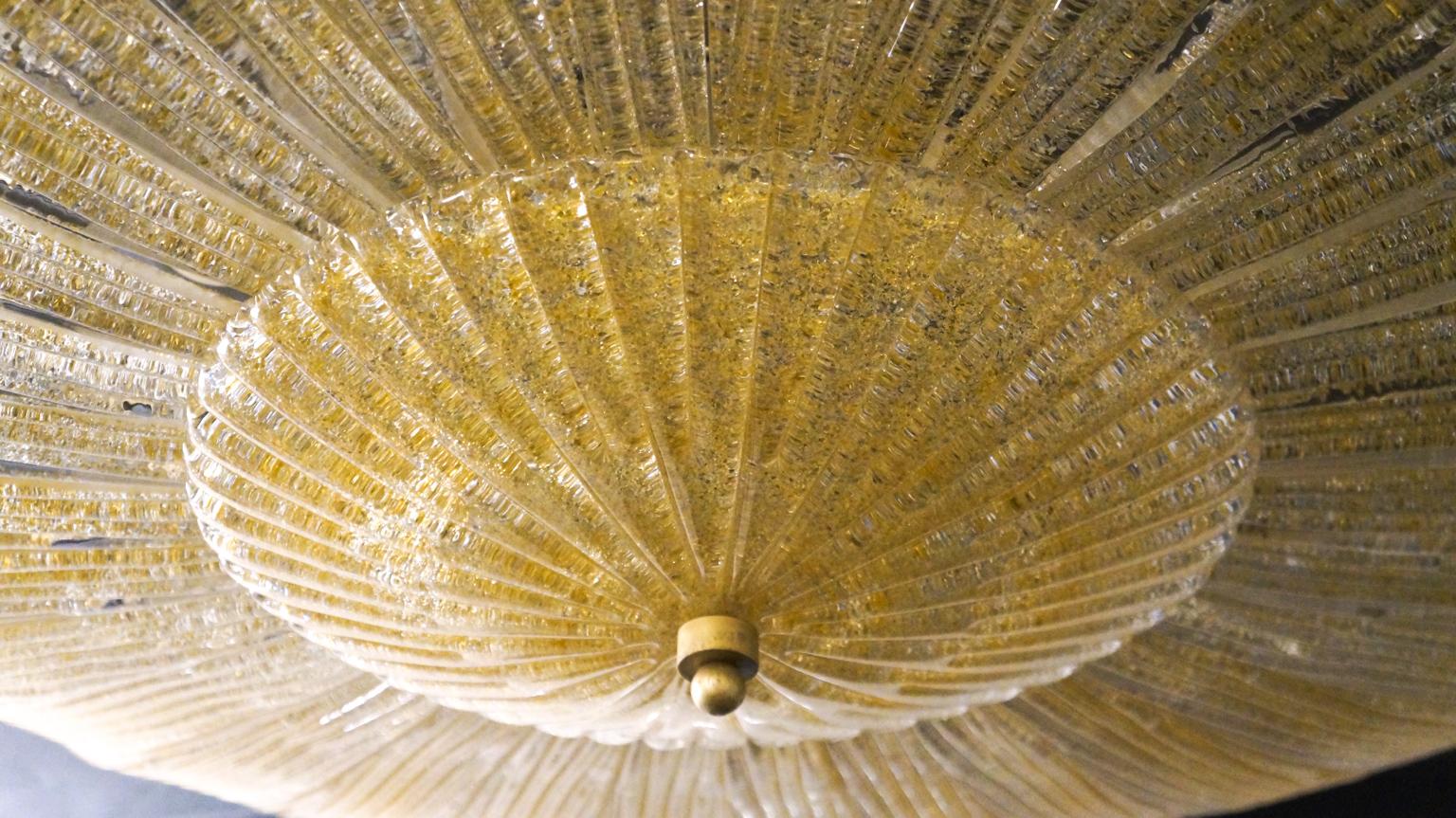 italien Barovier & Toso Luminaire de plafond en verre de Murano ambré moderne du milieu du siècle:: 1970 en vente