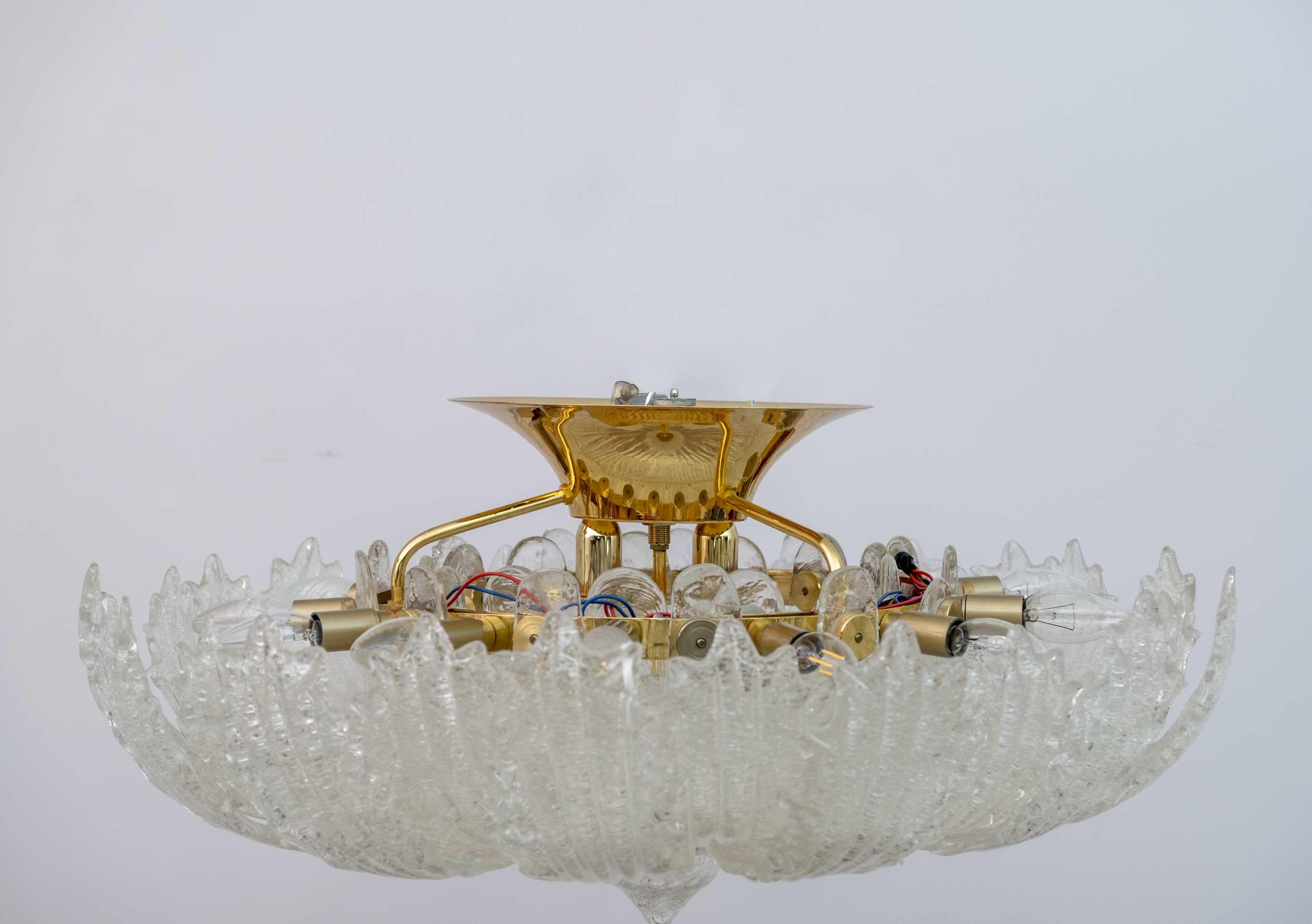 Pair of Barovier & Toso Mid-Century Modern Brass and Murano Glass Ceiling Lights 3